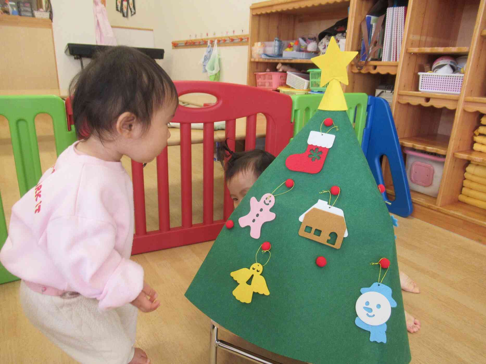 ツリーに飾りつけ