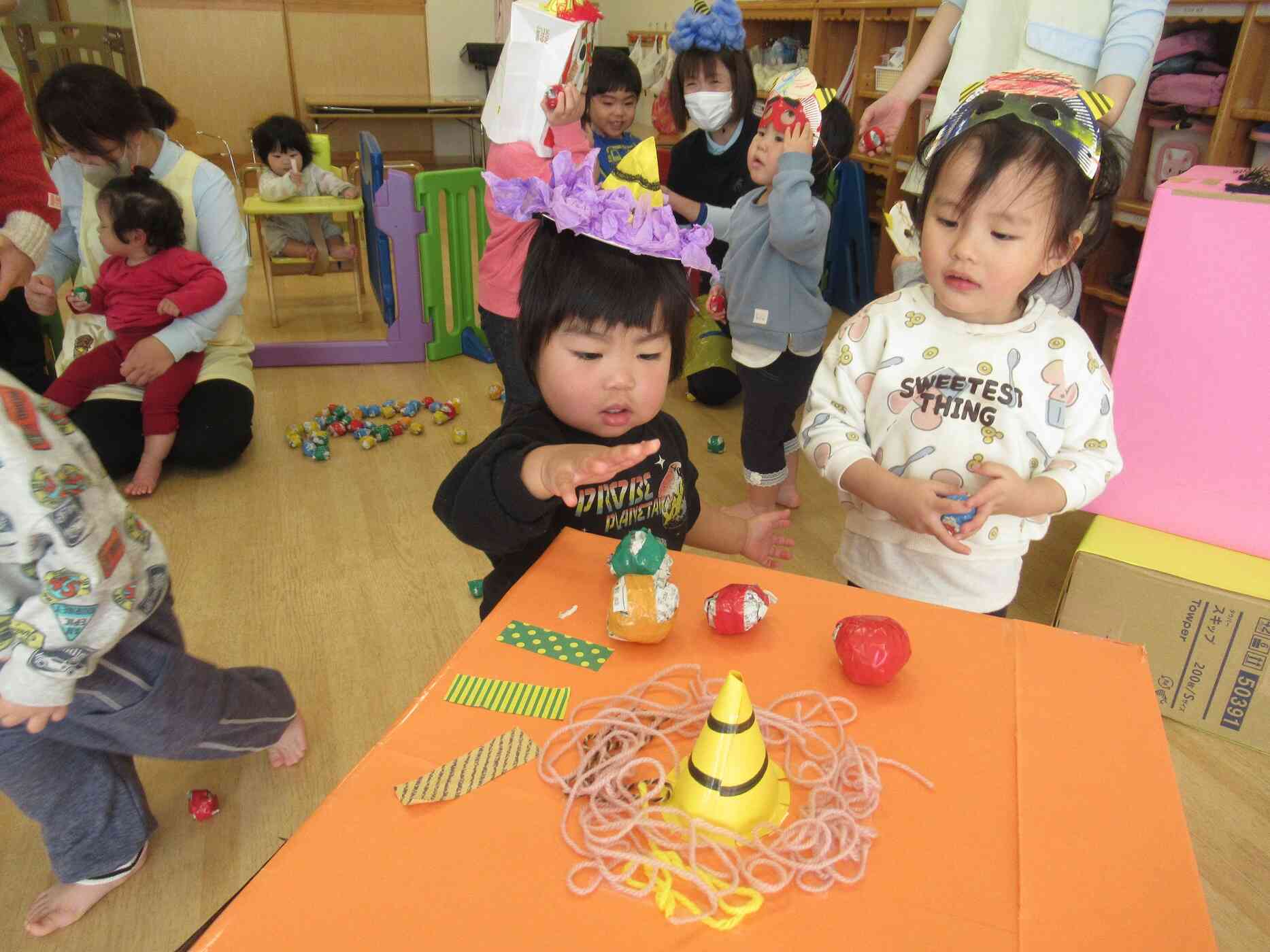 豆まきごっこ楽しみました。