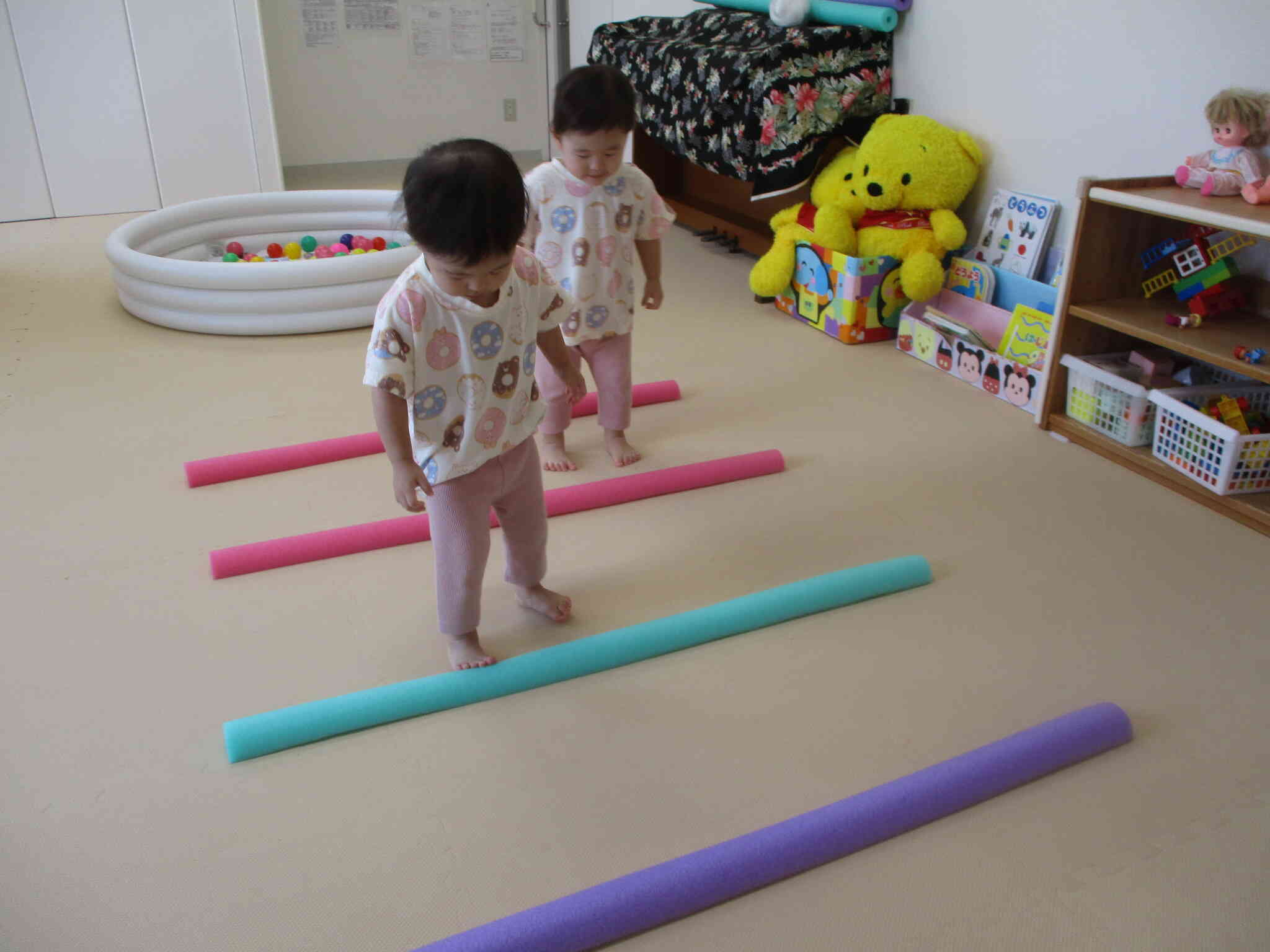プールスティックあそび