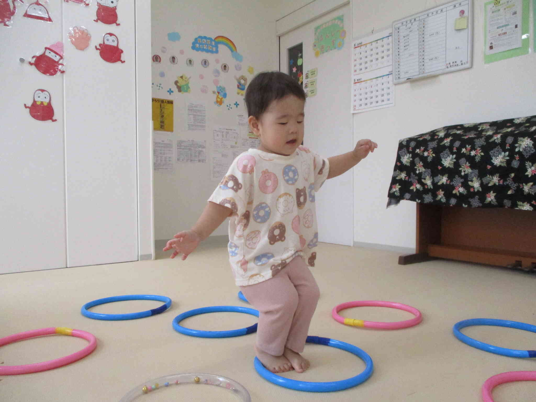 両手を広げて上手くバランスとってます！
