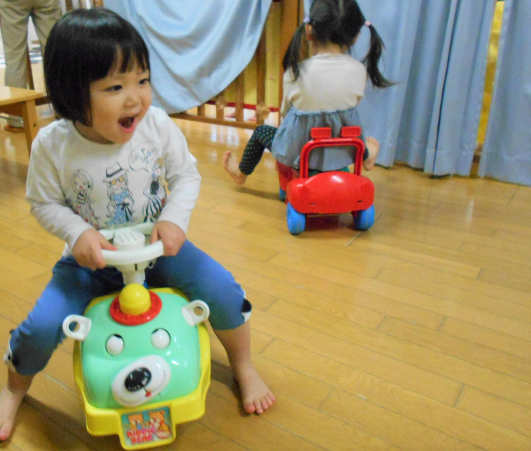 園に帰ってきてコンビカー遊びを楽しみました!