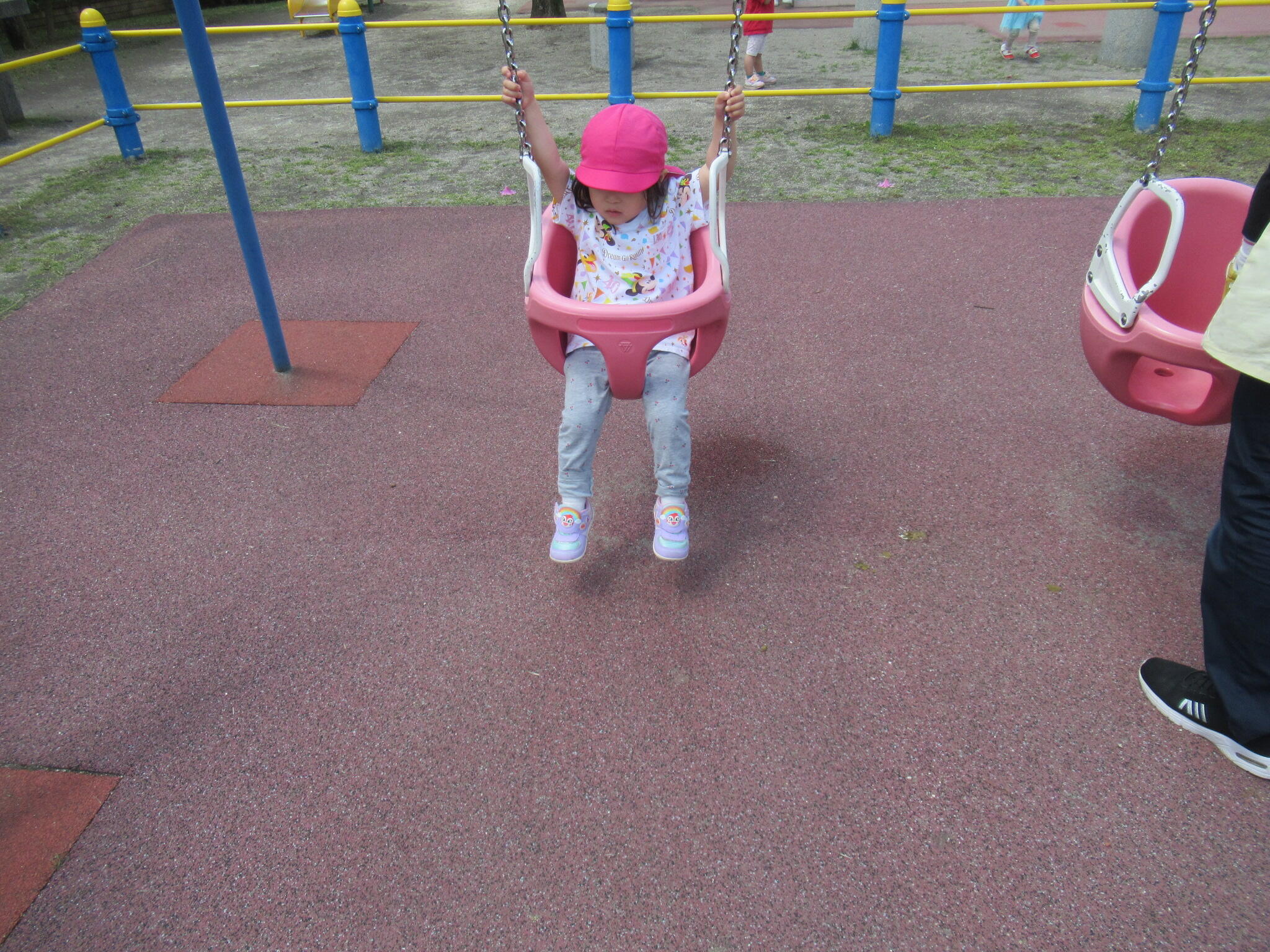 ブランコ遊びも楽しみました！公園が運よく空いていたので、ずーっと乗って遊ぶことが出来ました！