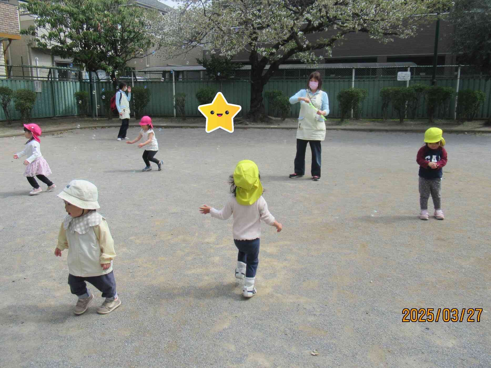 広場でしゃぼん玉遊び☆