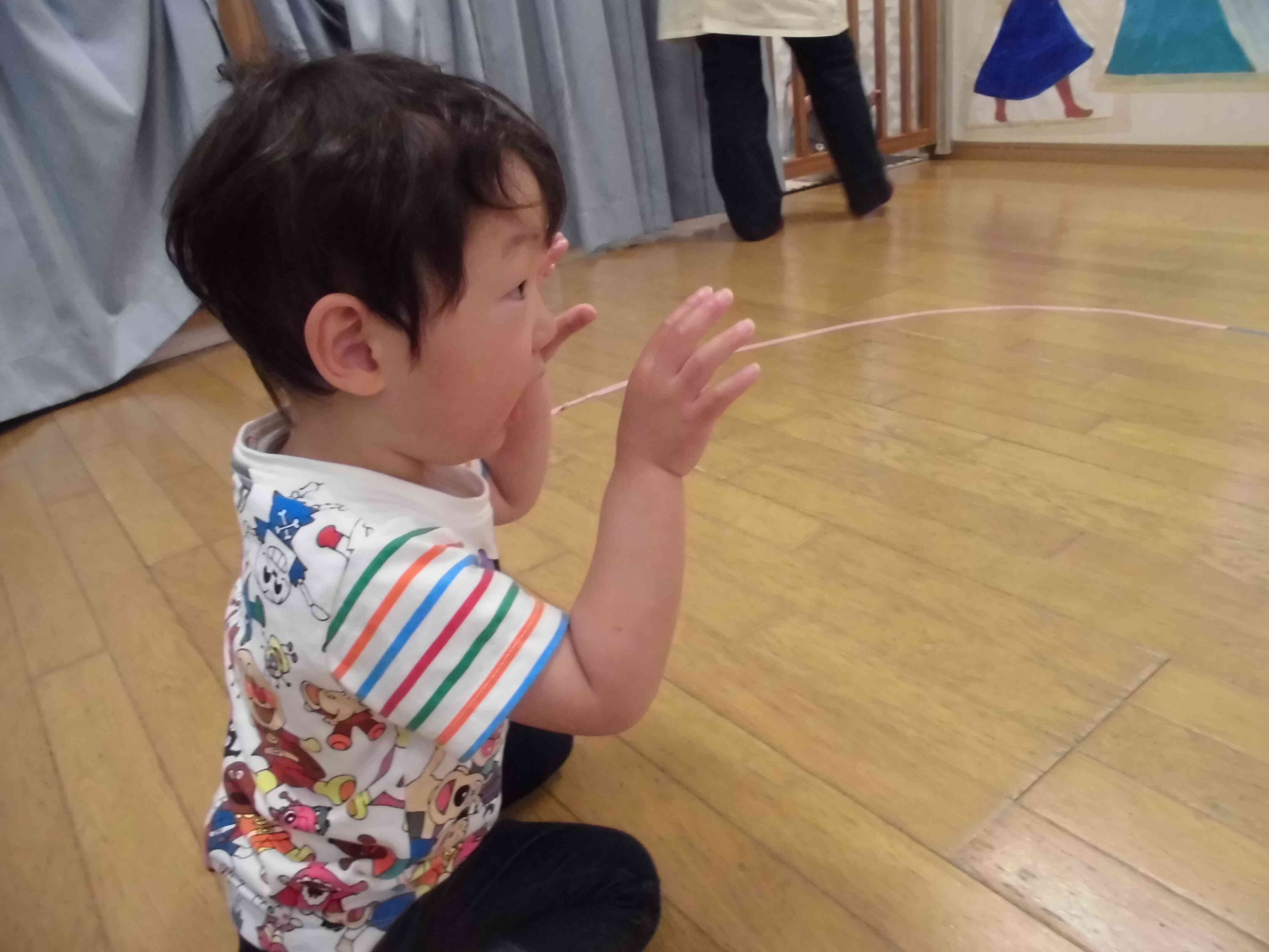 英語の先生が「ライアン！」と言うと初めて「ライアン！」と続けて言えていました。