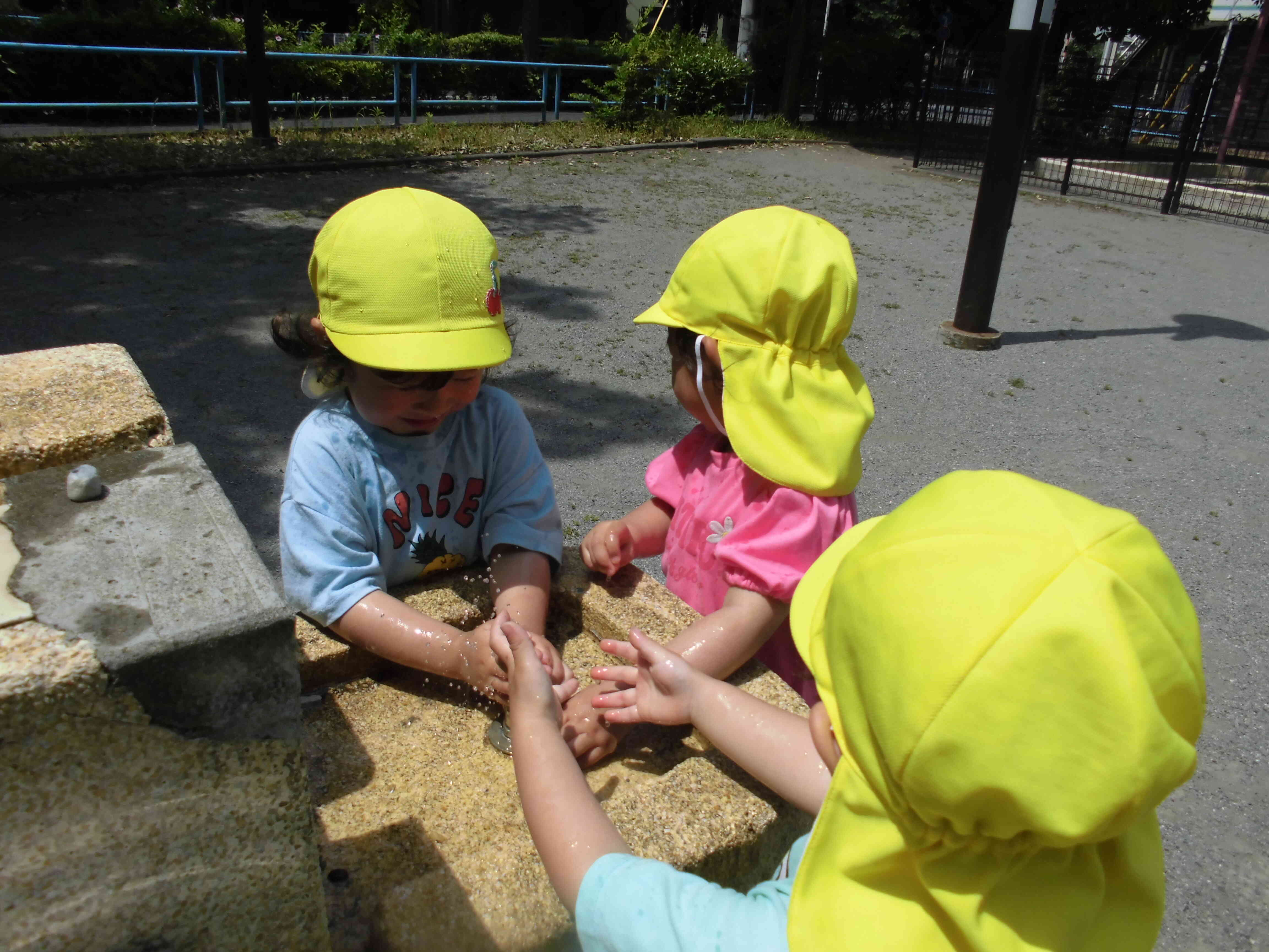 きりん組（2歳児）保育参加中の様子