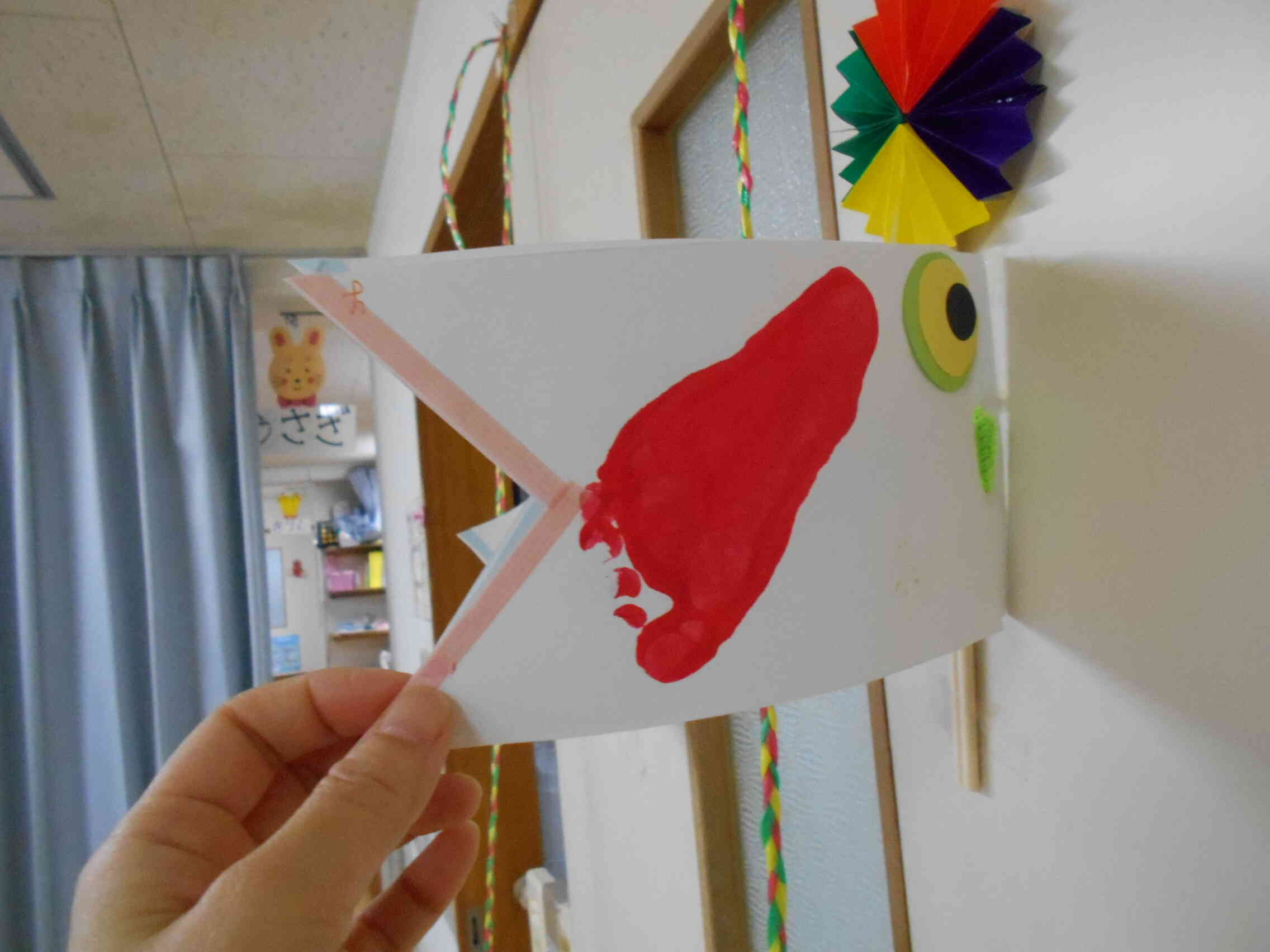 裏側は赤い足形がついています☆