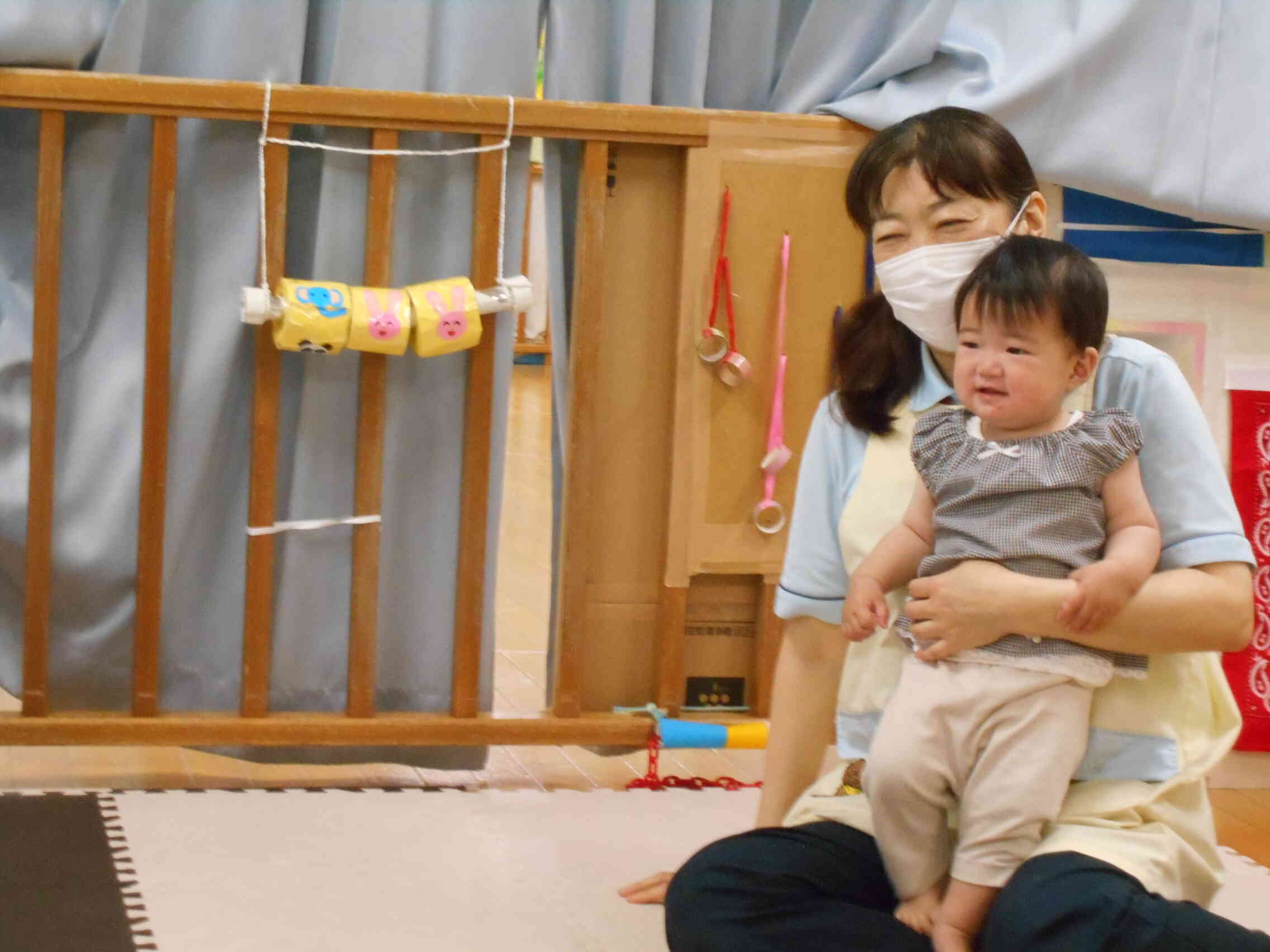 先生の膝の上で楽しんで英語に参加しました！