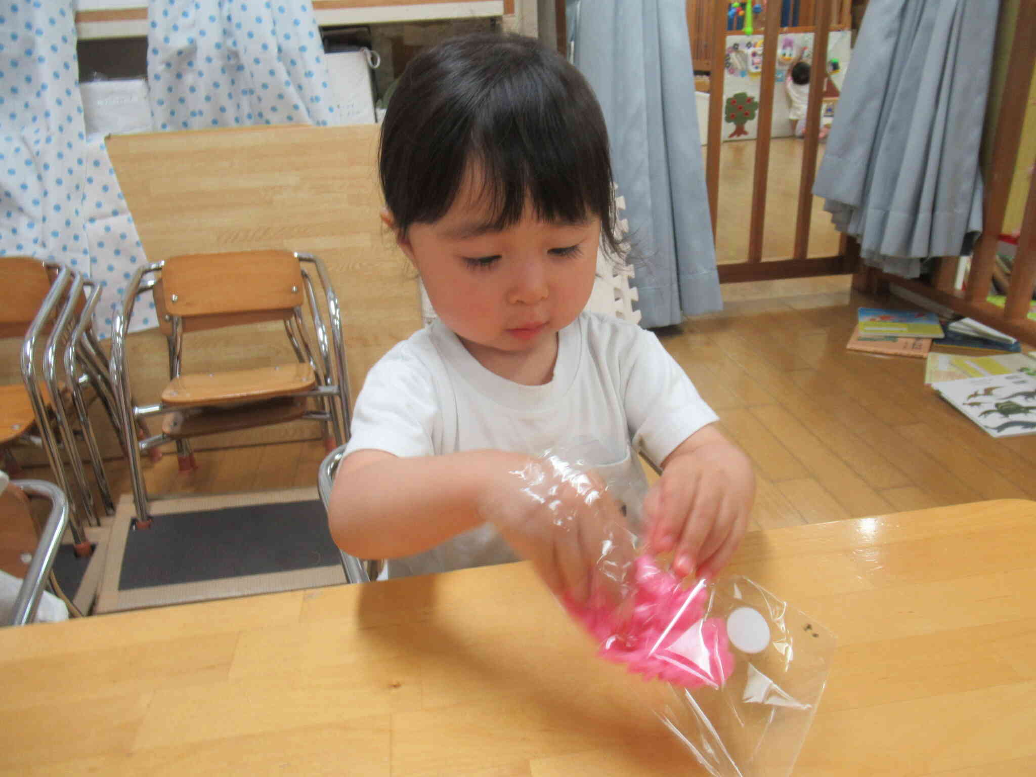 ぱんだ組（1歳児）さんのこいのぼり製作