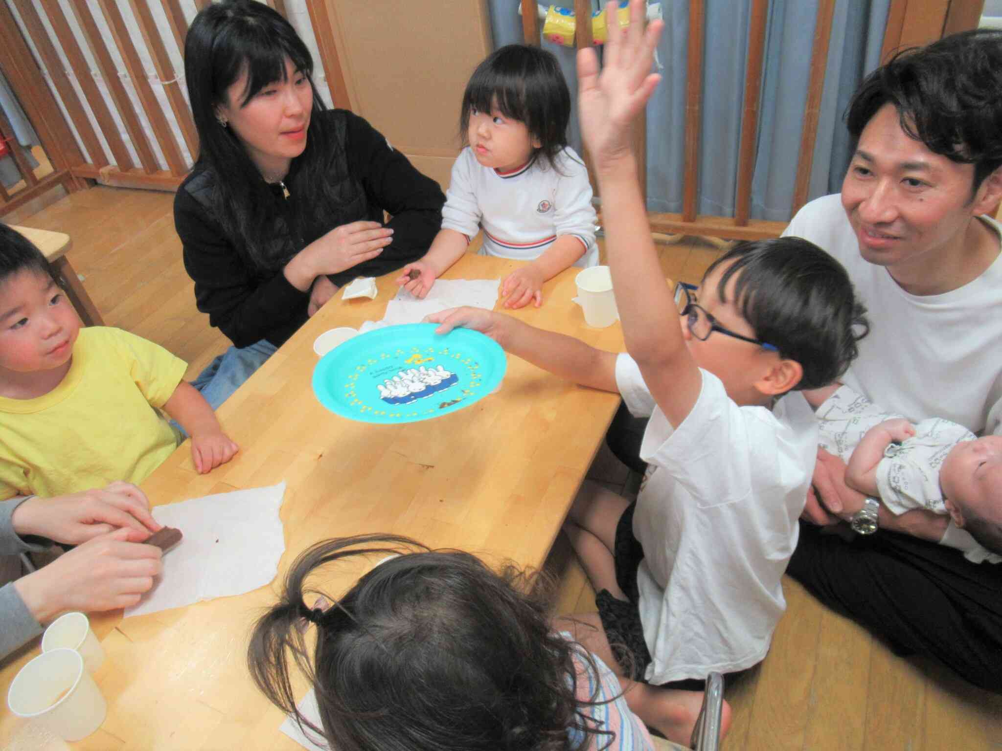 「おかわり！」と元気よくおかわりをし、満足そうにしてました☆
