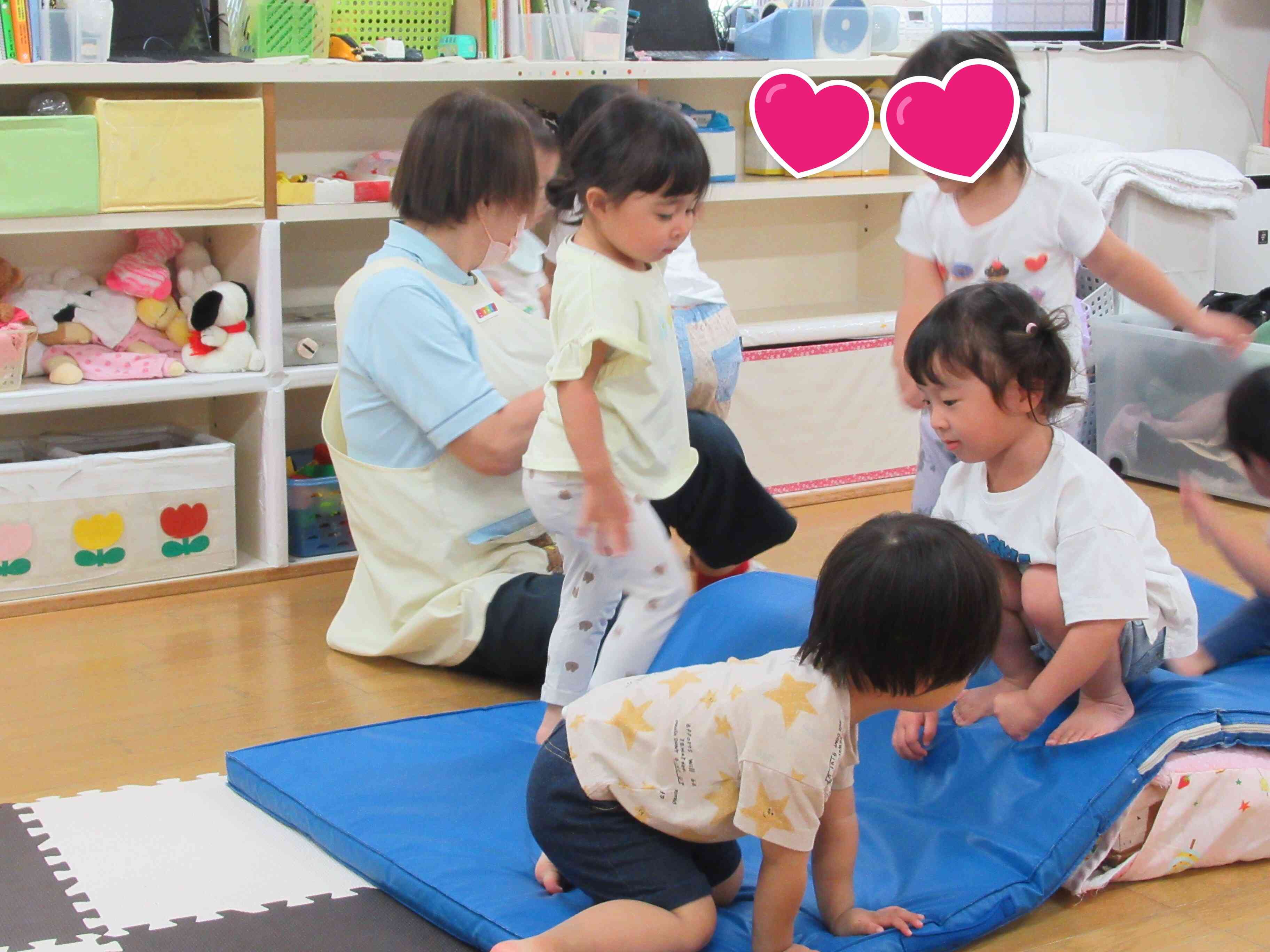 8/4、8/5　きりん組（2歳児）さんとぱんだ組（1歳児）さんの室内遊び