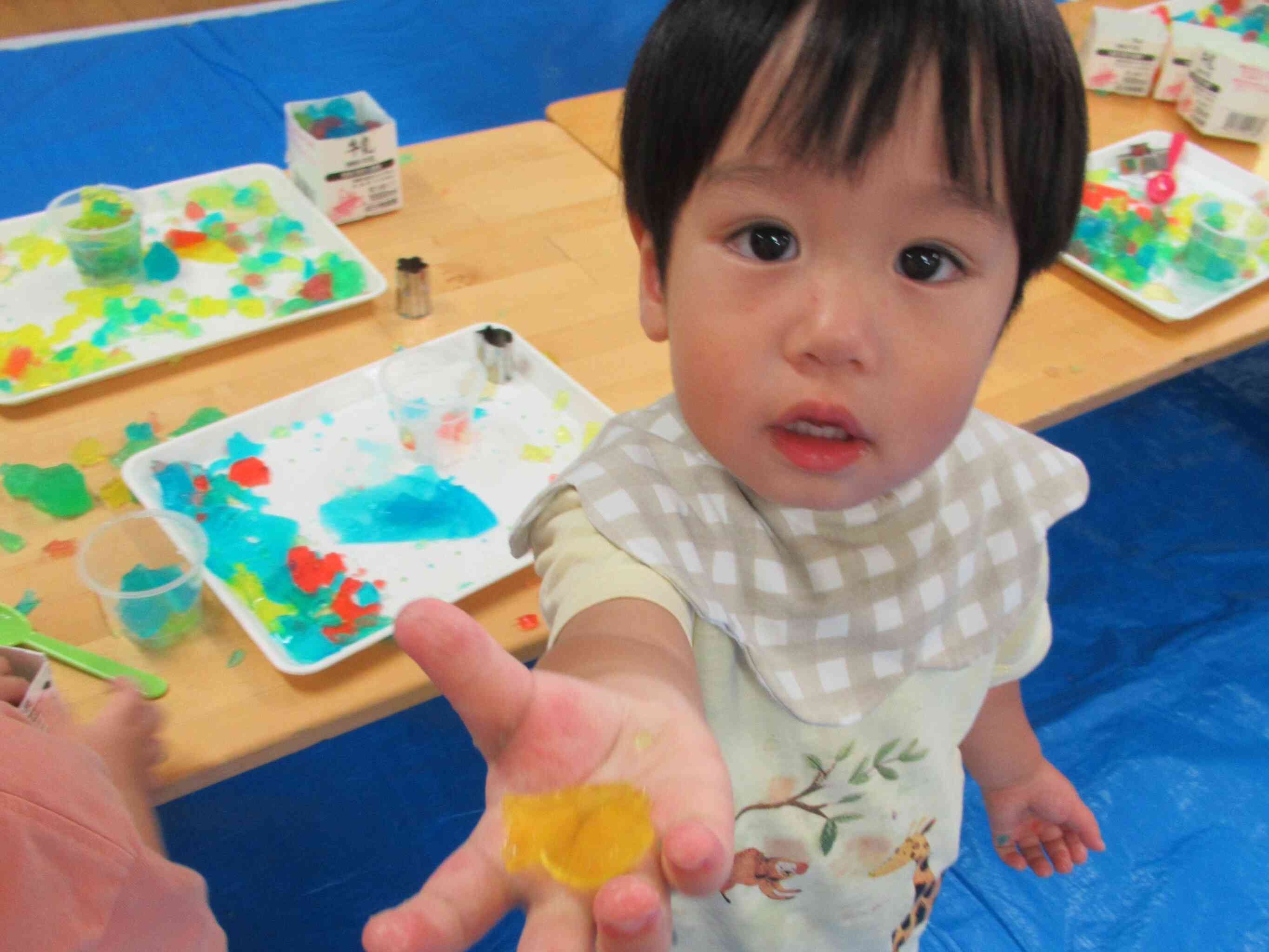 「はい！」と、型抜き寒天を見せてくれました。