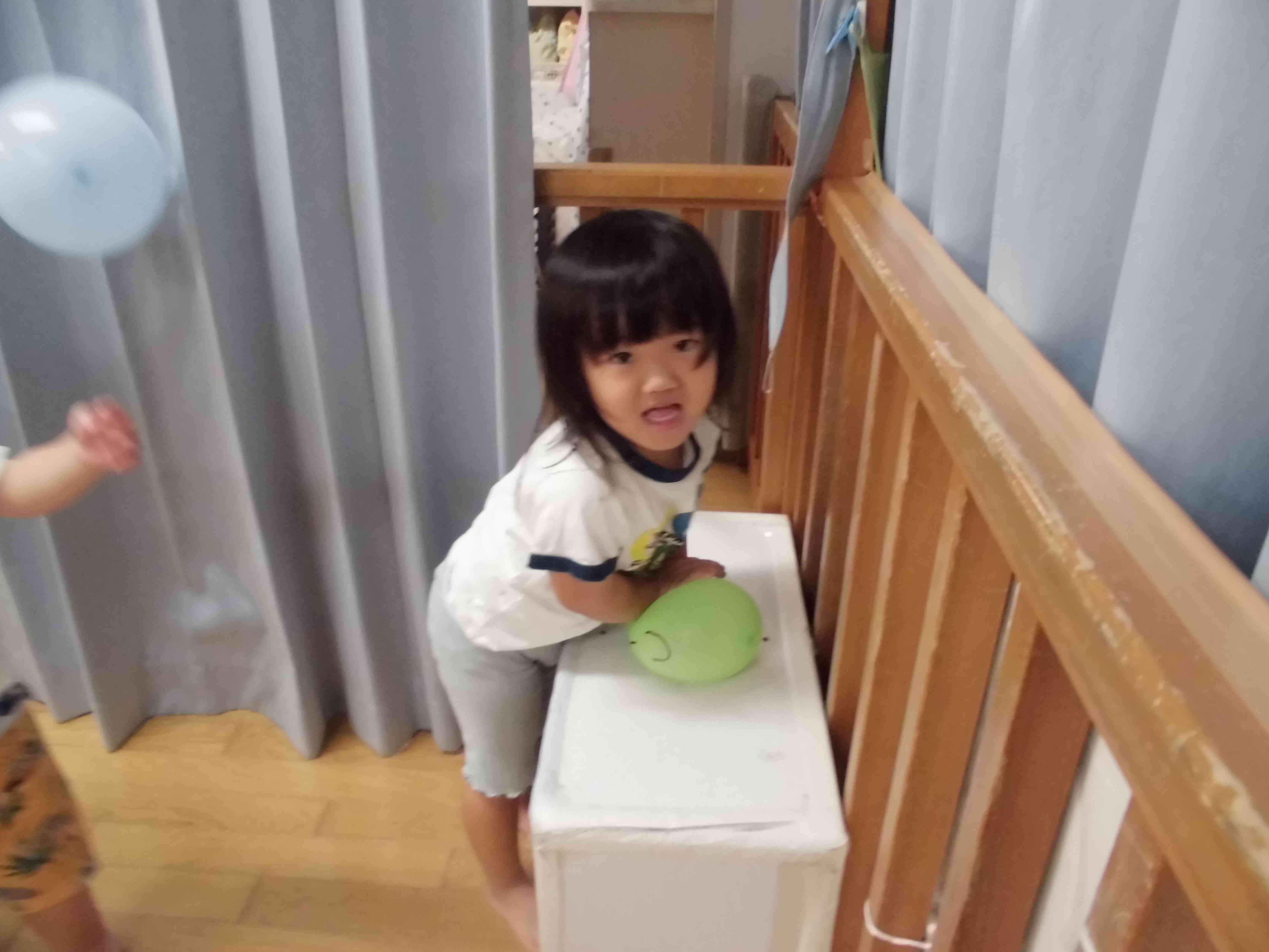 風船パンをこねています♪まるでスクイーズのようです。