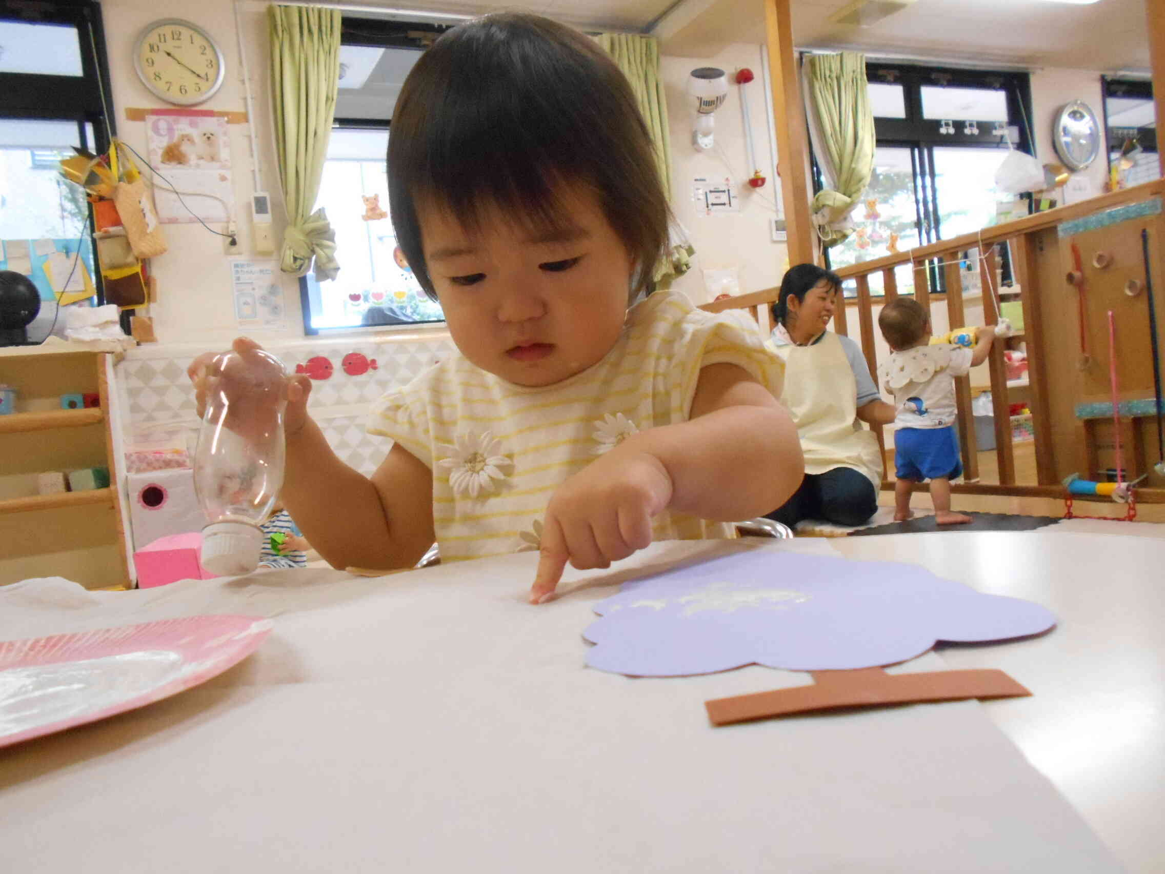 0歳児（うさぎ組）9月の製作をしました。