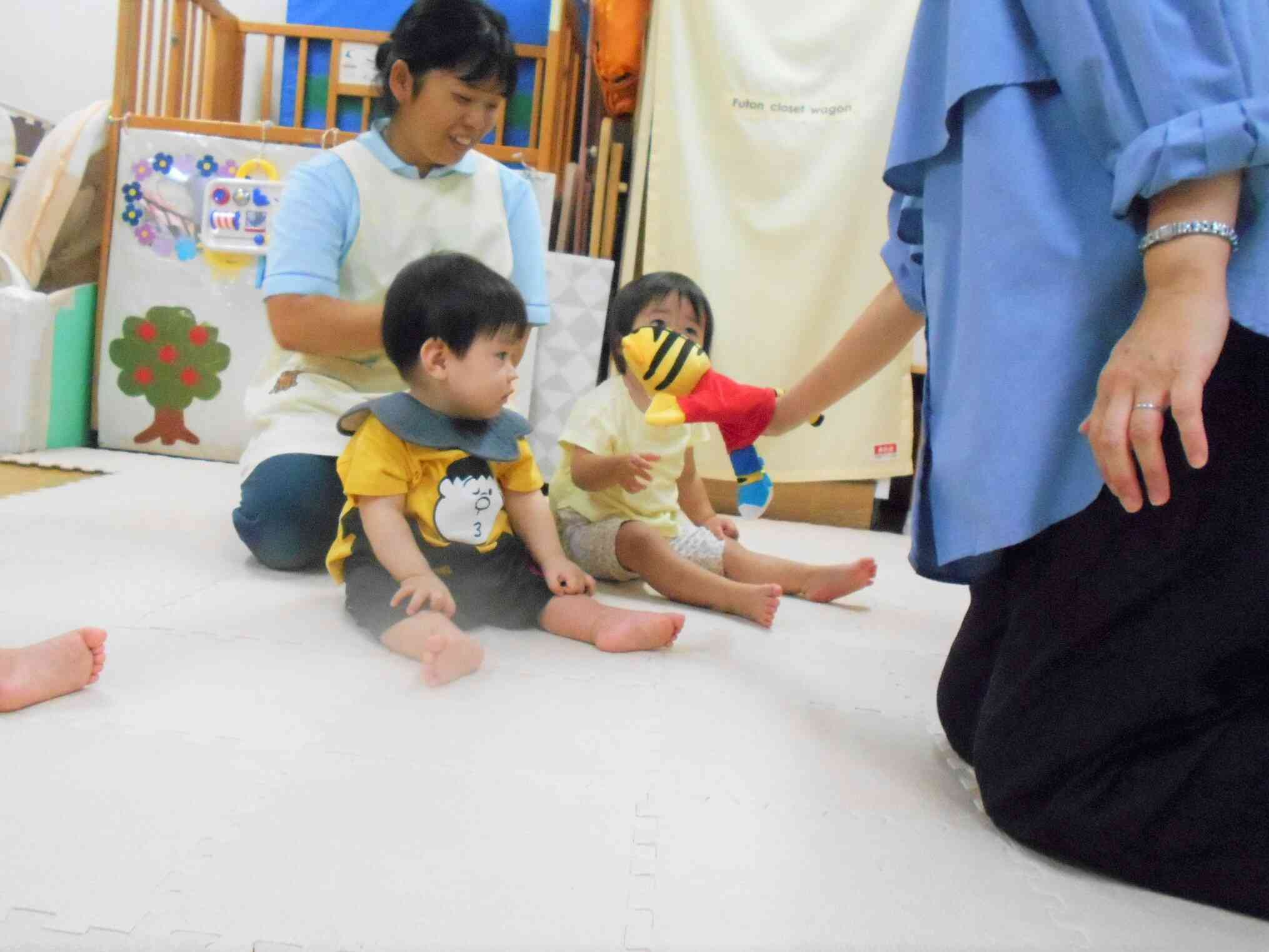 毎回出てくるしまじろう人形にも慣れてきた様子☆