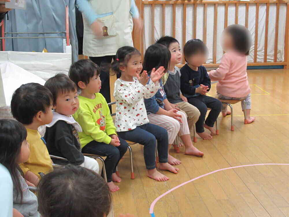 先生の出し物に思わず拍手!