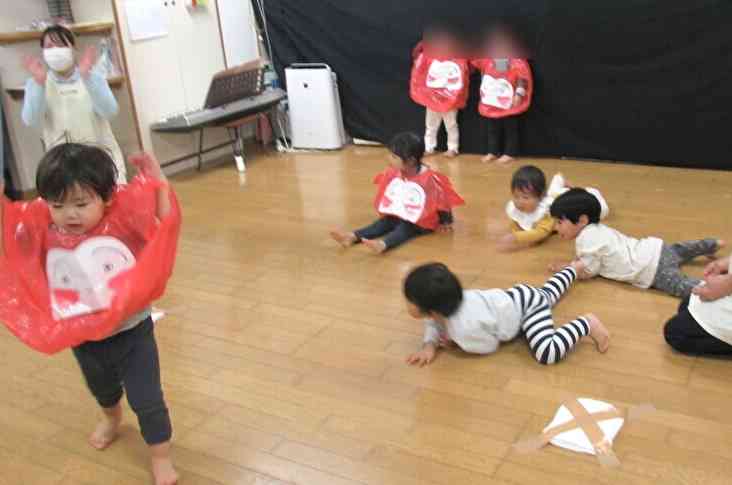 「だるまさんがー?ぷしゅぅー!」とみんな潰れました!