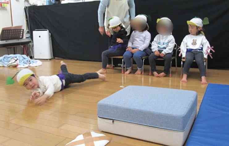 ごろごろごろごろ〜と、トランポリンまで来て、ジャーンプしました!