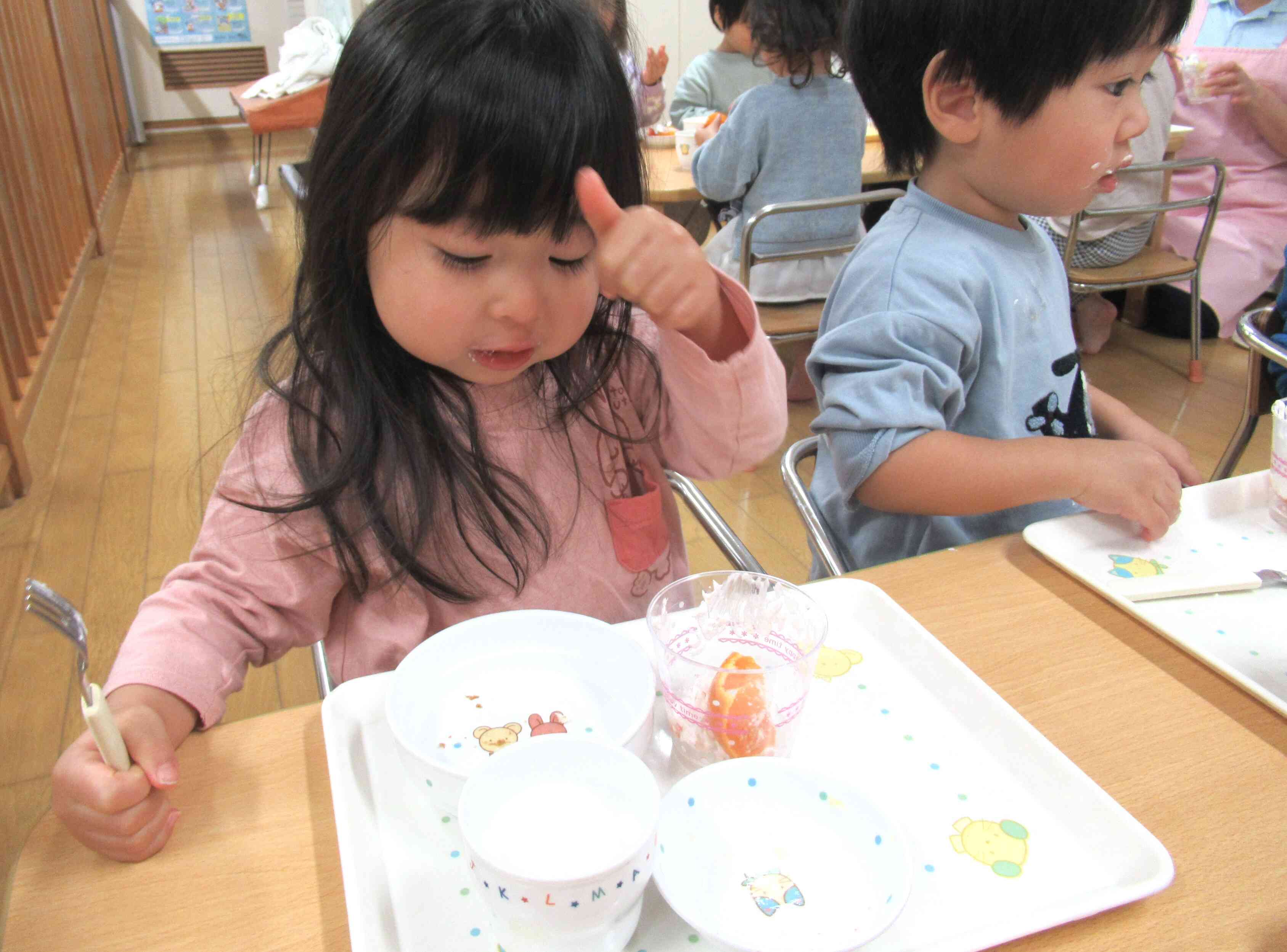 おいしくて「グー！」のポーズ！