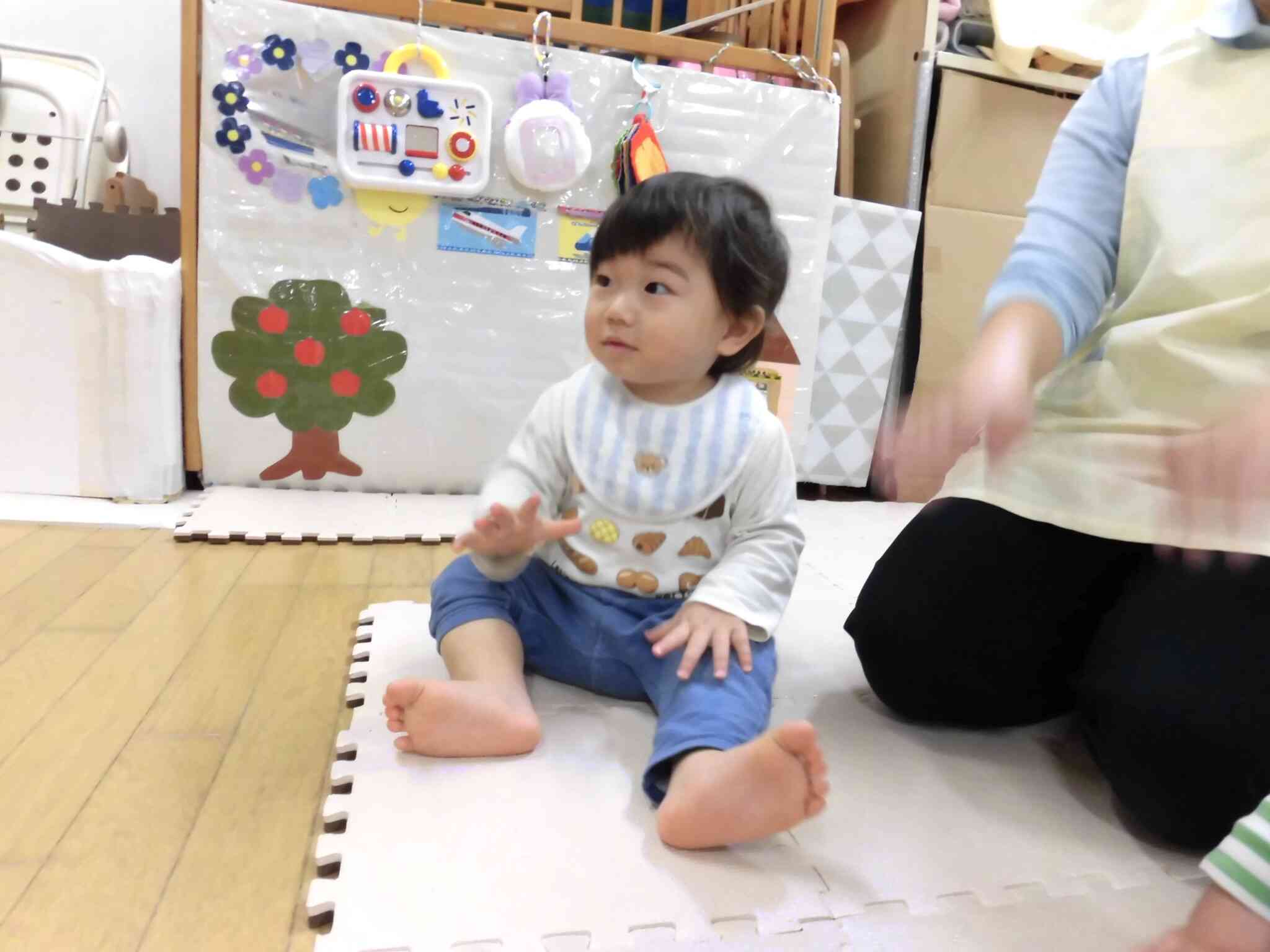 ピアノの音に合わせてお膝トントン♪