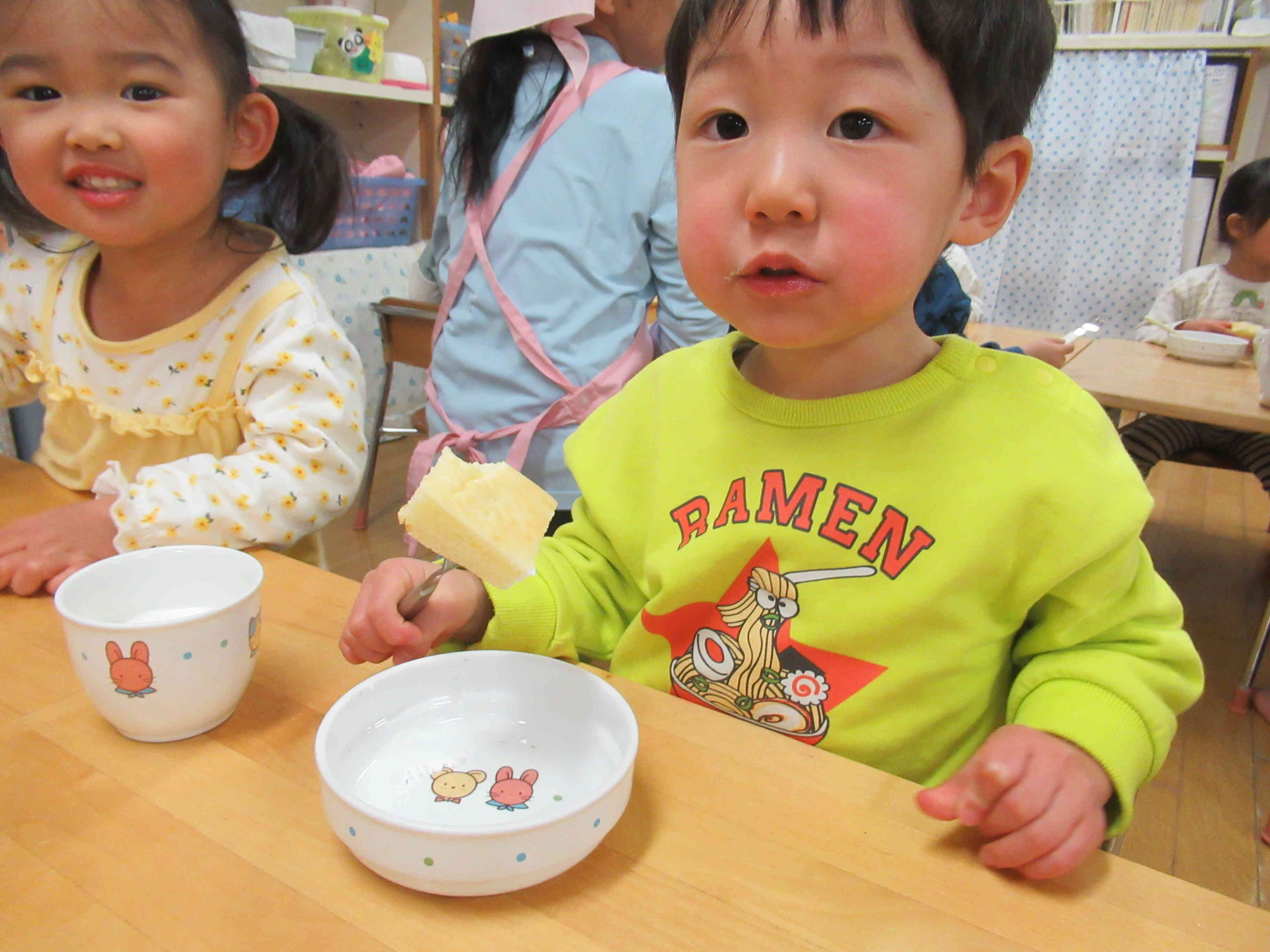 おやつは誕生日ケーキ
