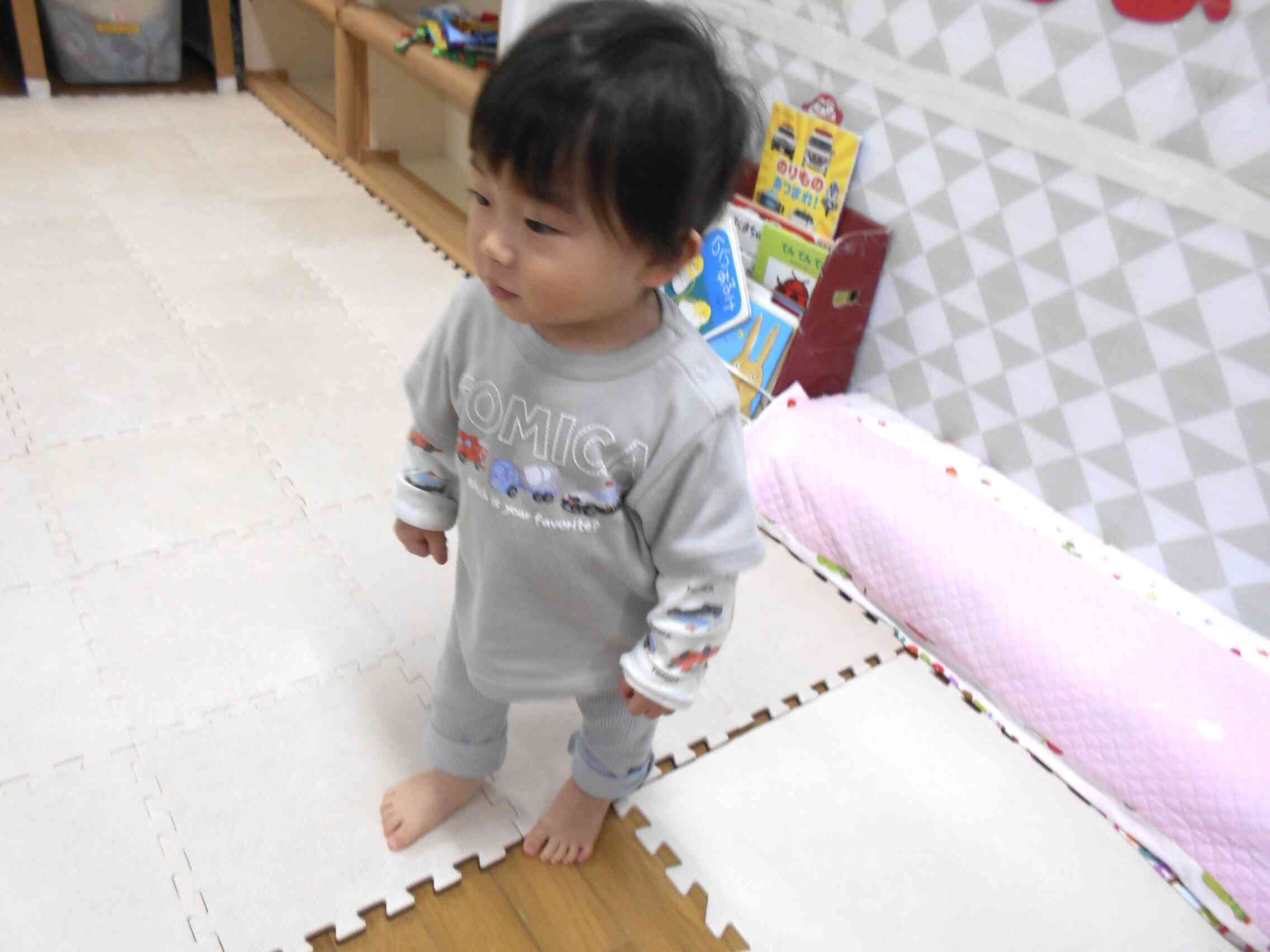 リトミックが始まったばかりの時は、ちょっとフリーズしてました!