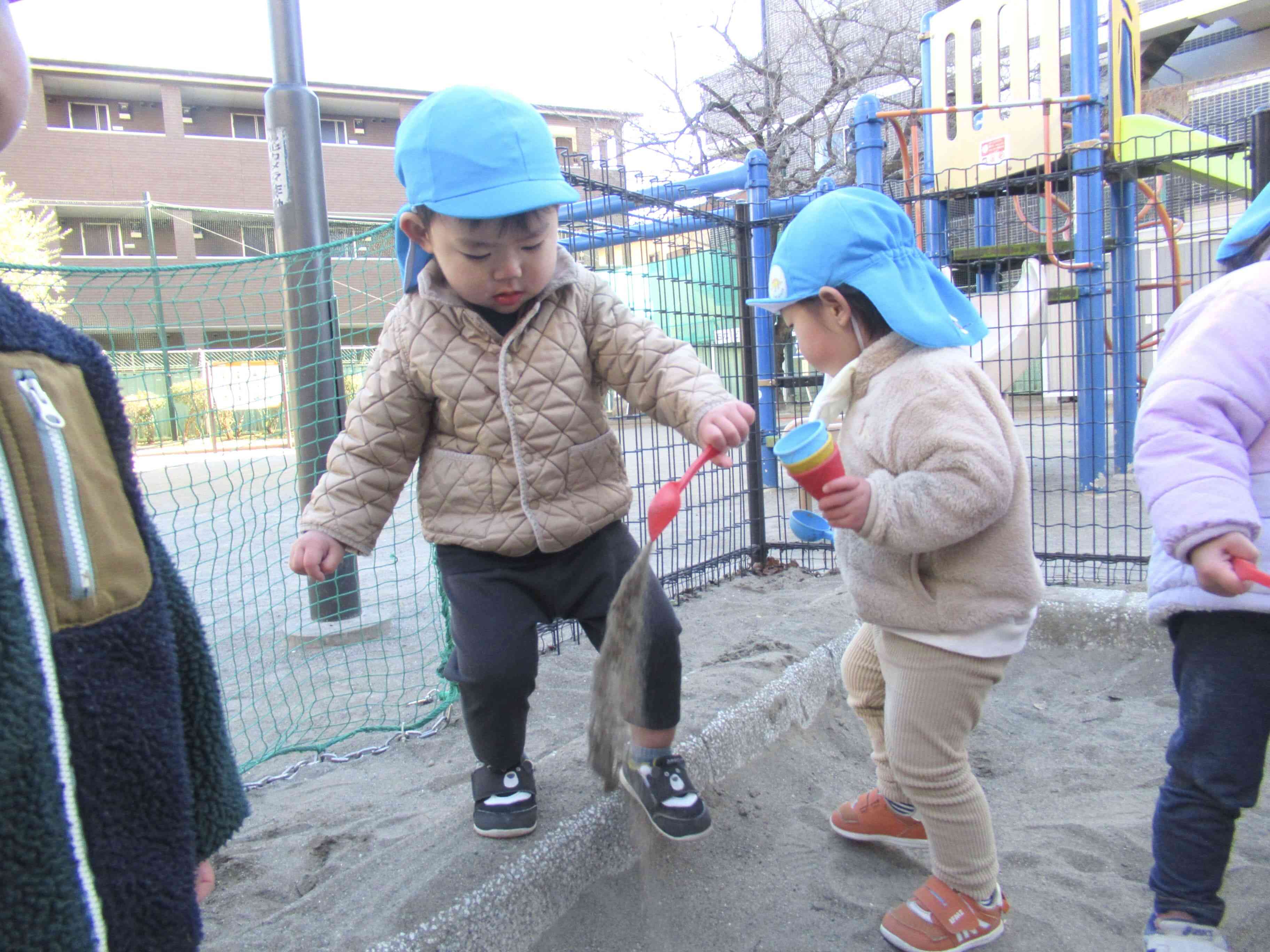 お砂場大好きな、ぱんだ組（1歳児）さん♪