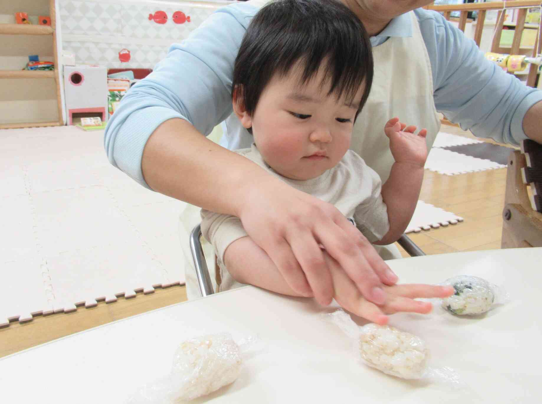 手のひらでギュッギュッ!!