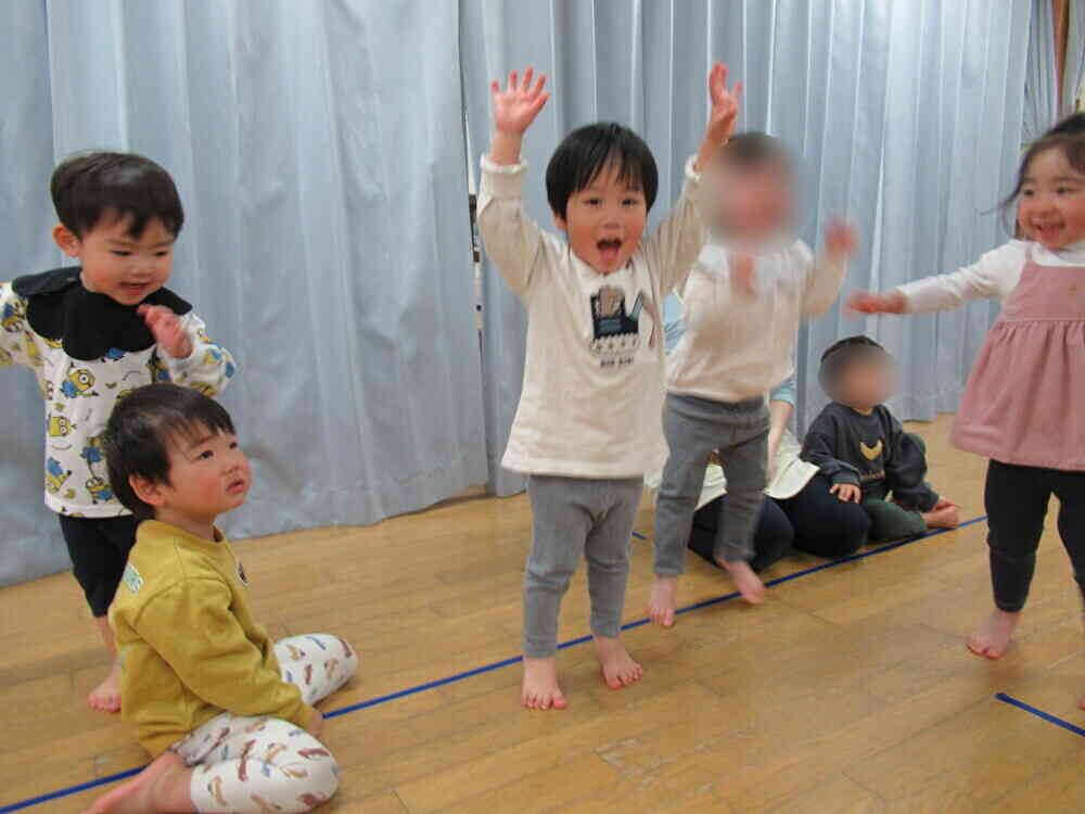 「小さくなって〜大きくなるよ〜!ぽん!」という声でジャンプ!!!