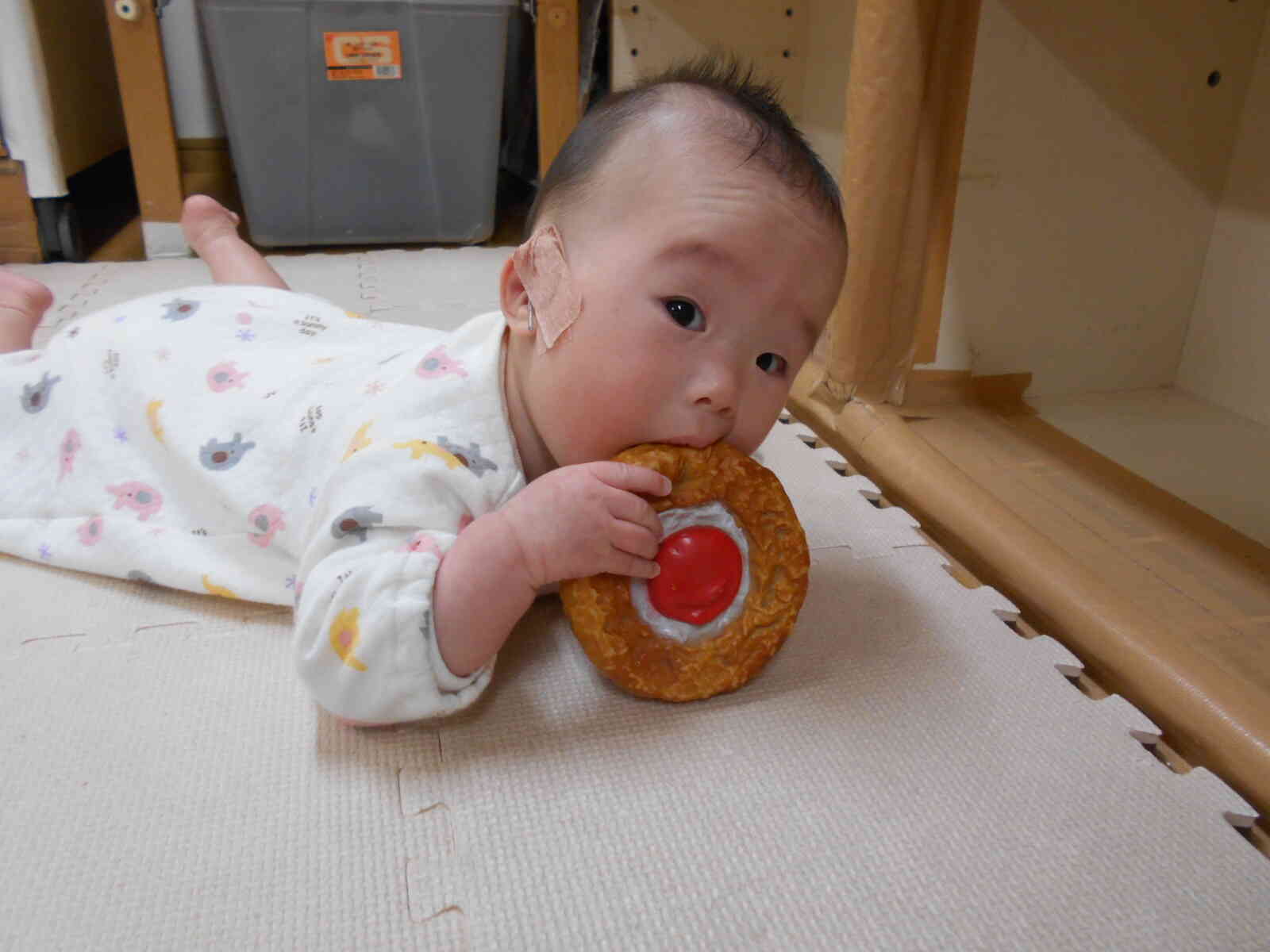 寝返りが上手にできてうつ伏せが大好き