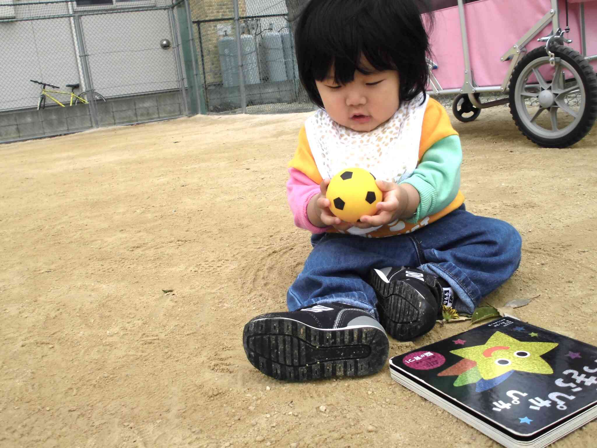 4/9 ぱんだ組（1歳児）さんは梅田公園で遊びました！