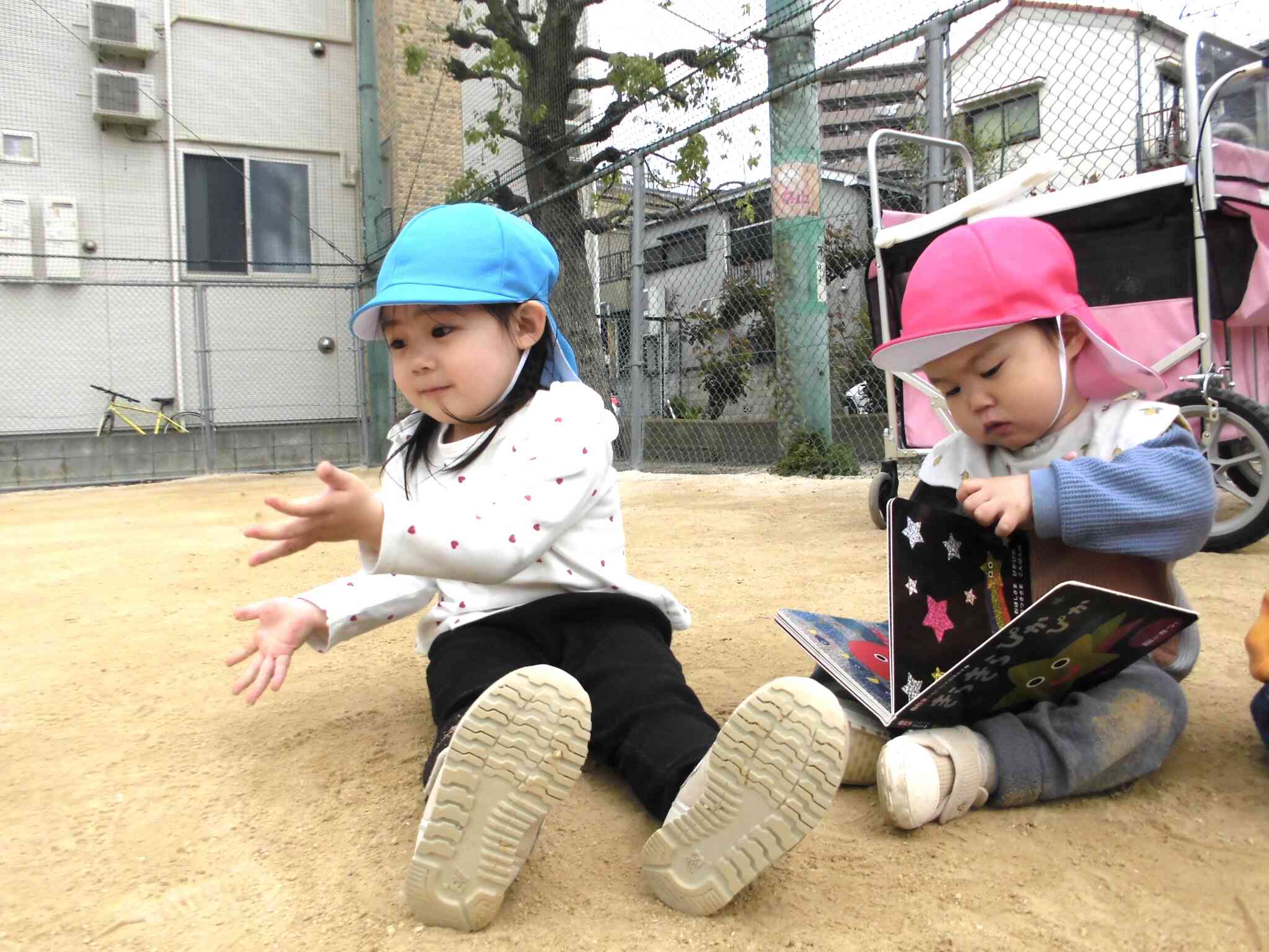 4月になって初めての、きりん組（2歳児）さんとぱんだ組（1歳児）さんの合同活動です！