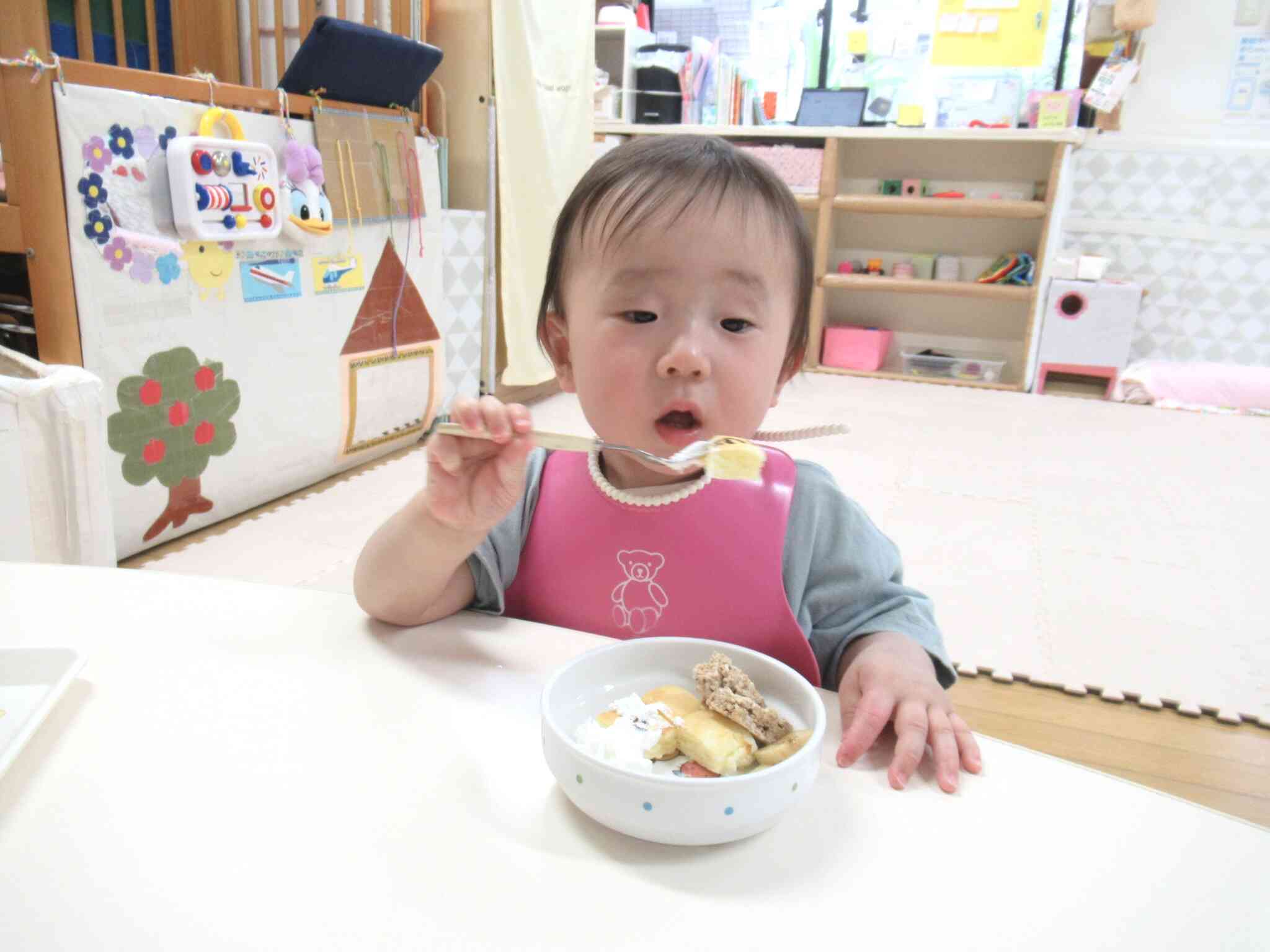 うさぎ組（0歳児）さんもケーキをパクり！