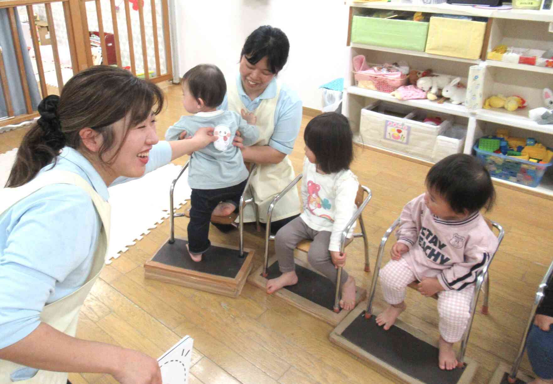 一番小さいおばけさんは、今月お誕生日のうさぎ組組（0歳児）さんの背中についてました！
