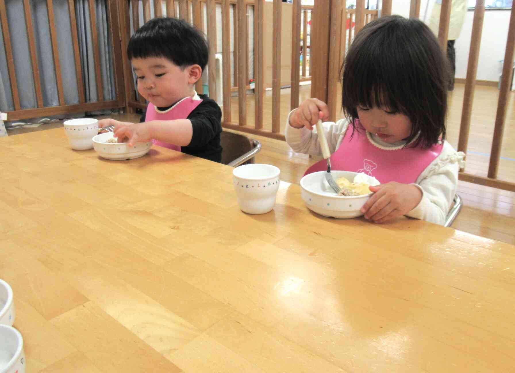 ぱんだ組（1歳児）さんも一緒に、みんなで仲良く食べました！