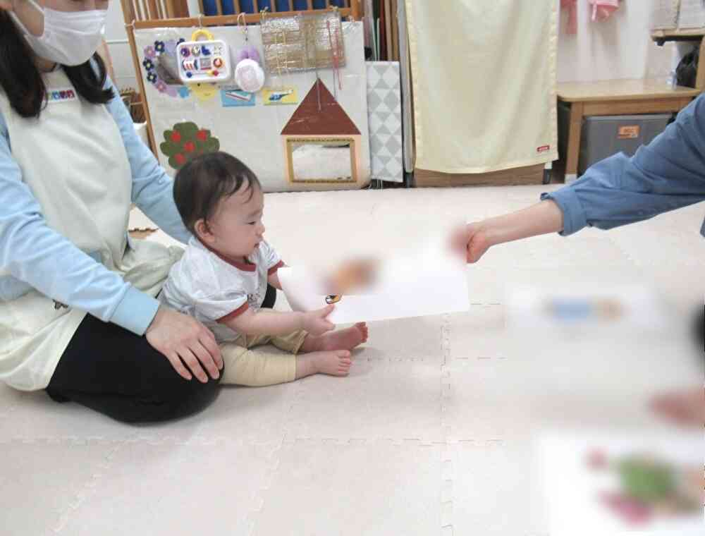 このカードくれるのかな？と思い、ついつい取ろうとしちゃってます（笑）