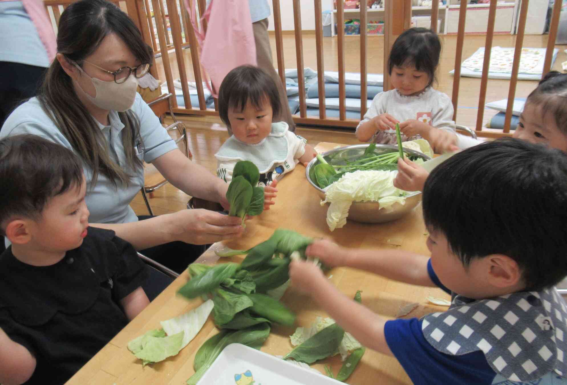 4/28【食育】野菜ちぎり