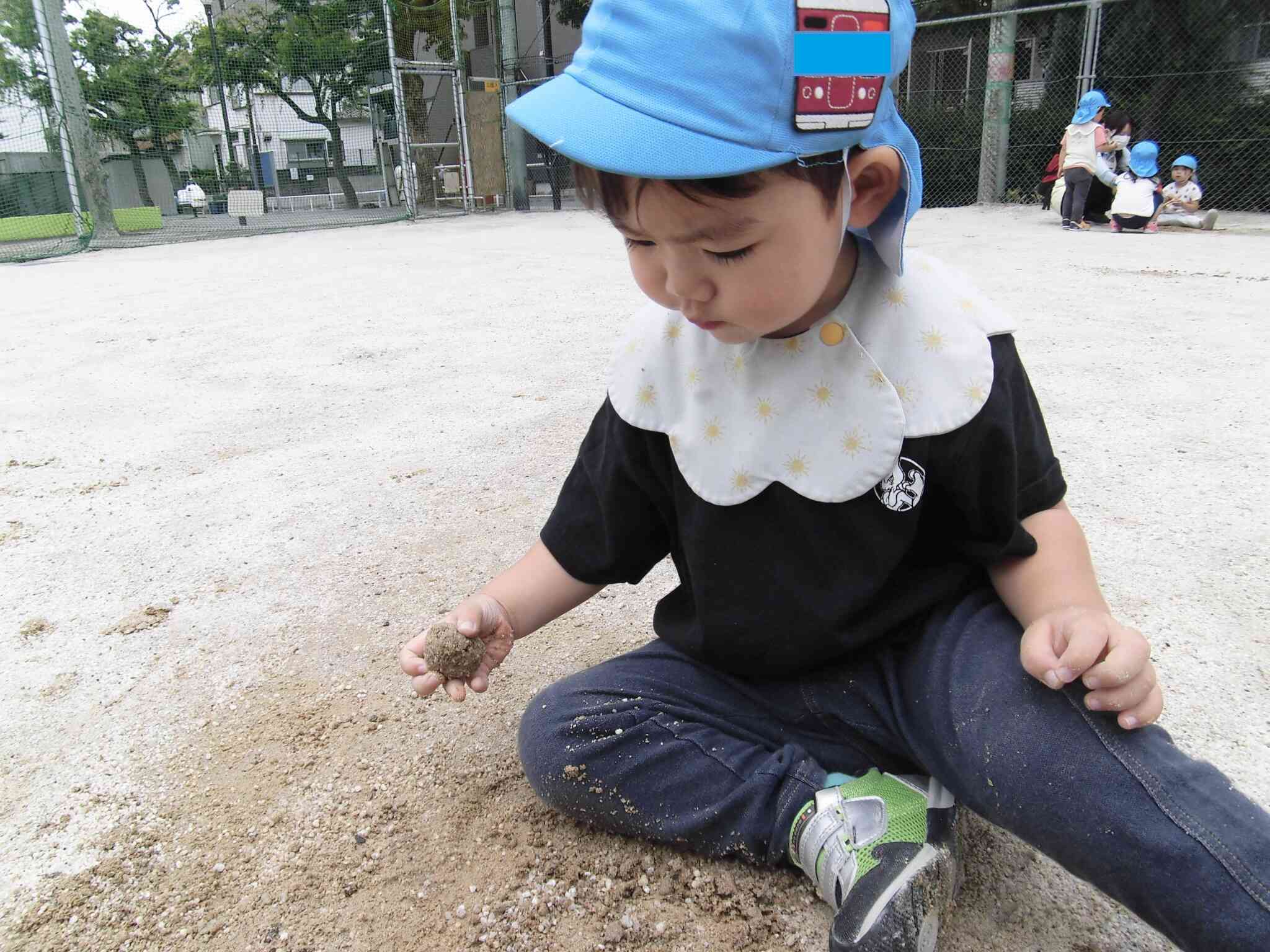 6/4 梅田公園の広場で遊びました。