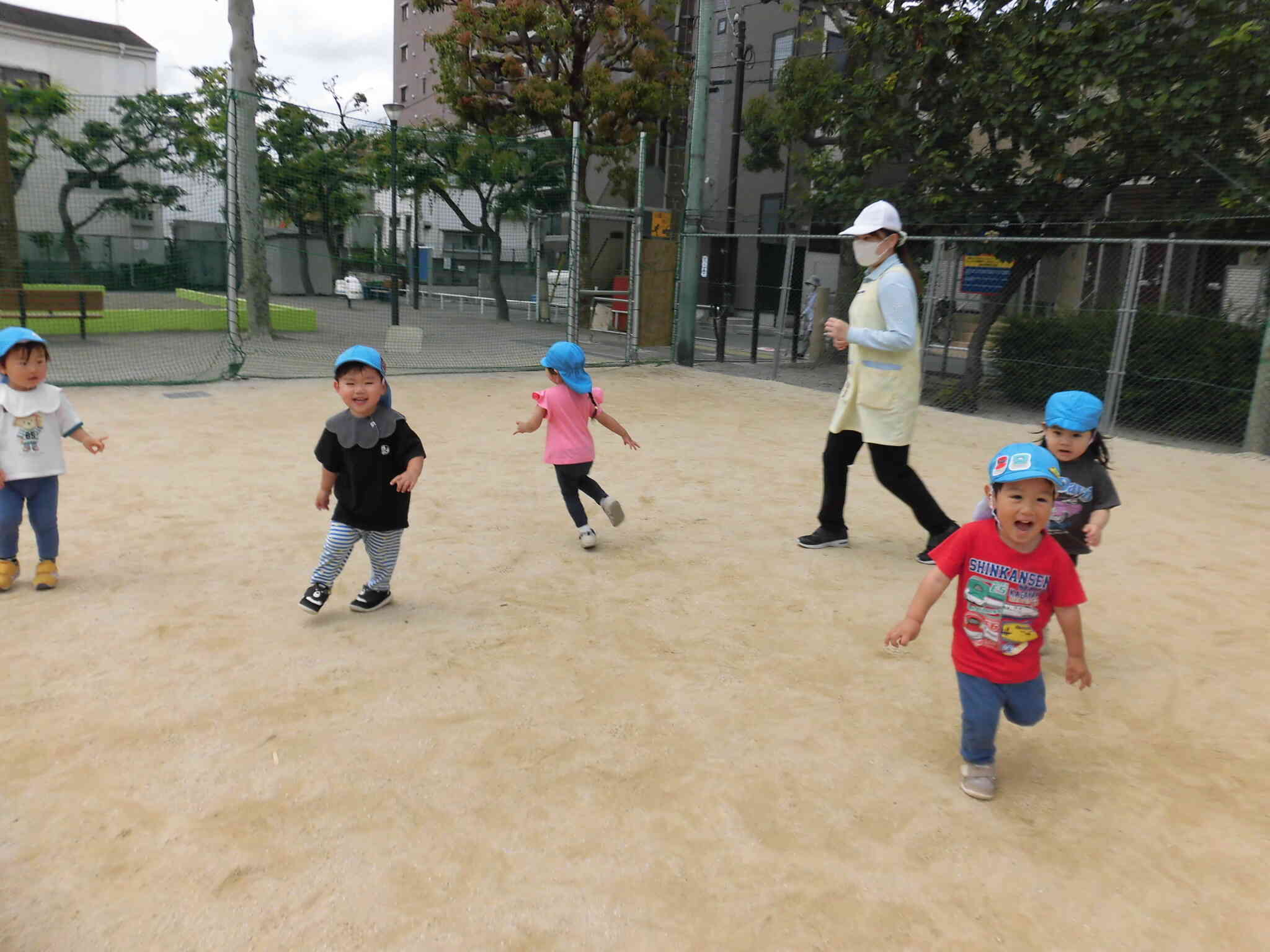 5/26 梅田公園の広場で遊びました