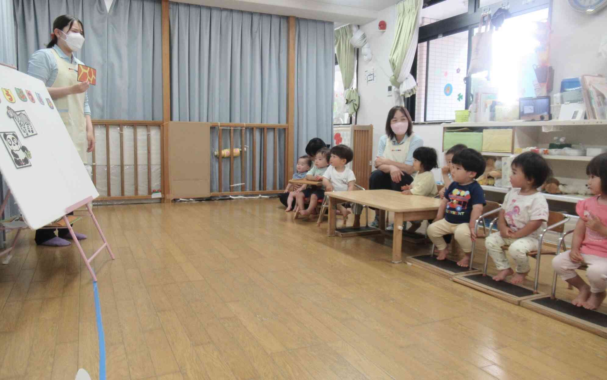 先生の出し物「当てっこクイズ」のパネルシアター