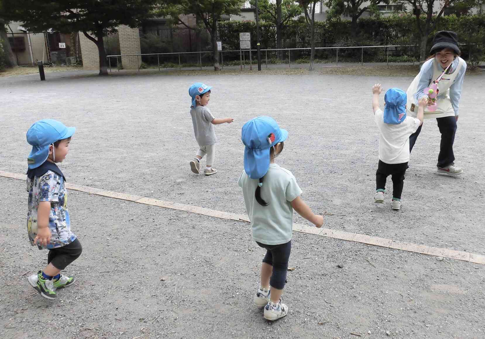 5/28 梅島公園の広場で遊びました