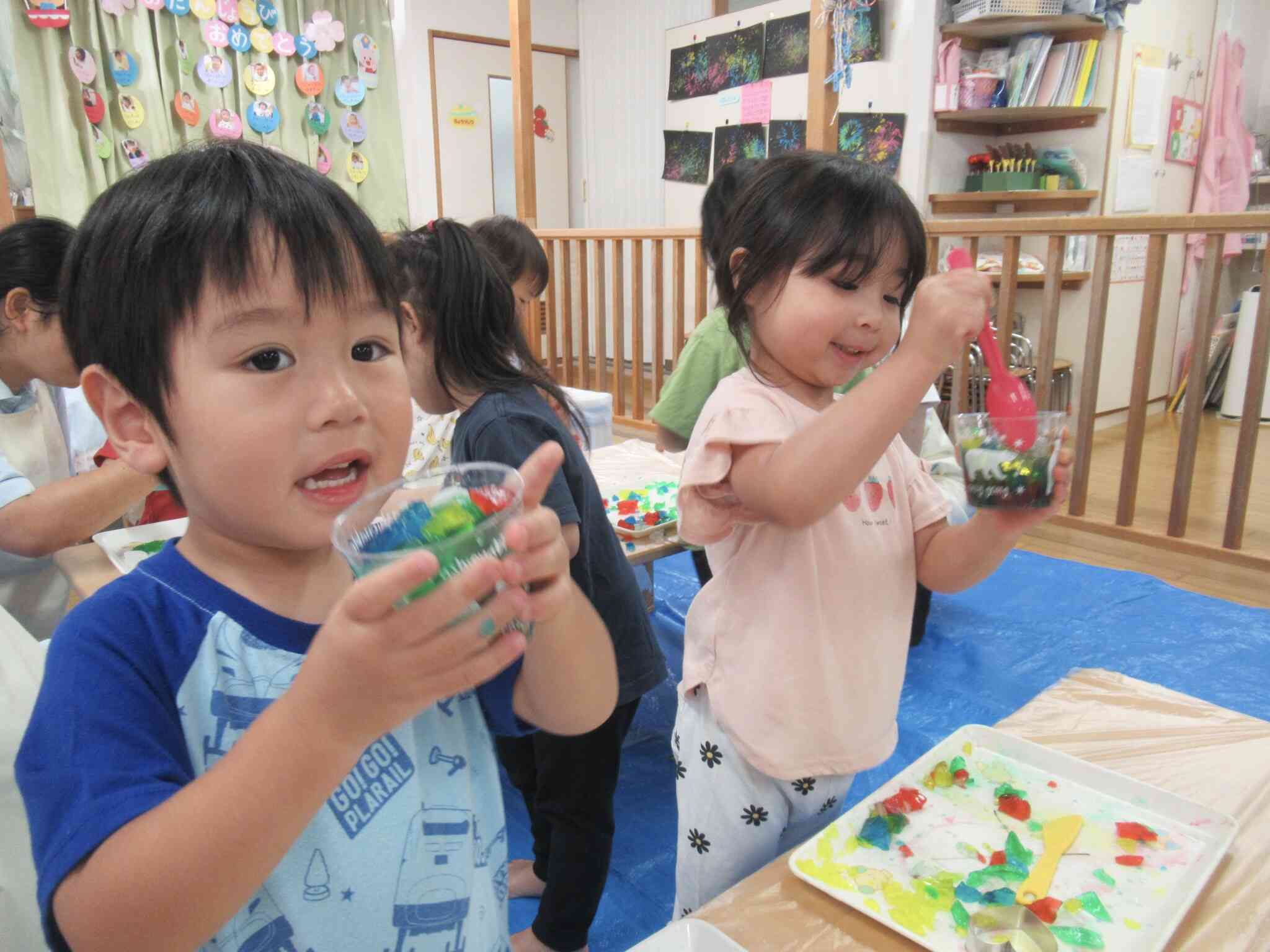パフェを作り中！どんなパフェが出来上がるかな？