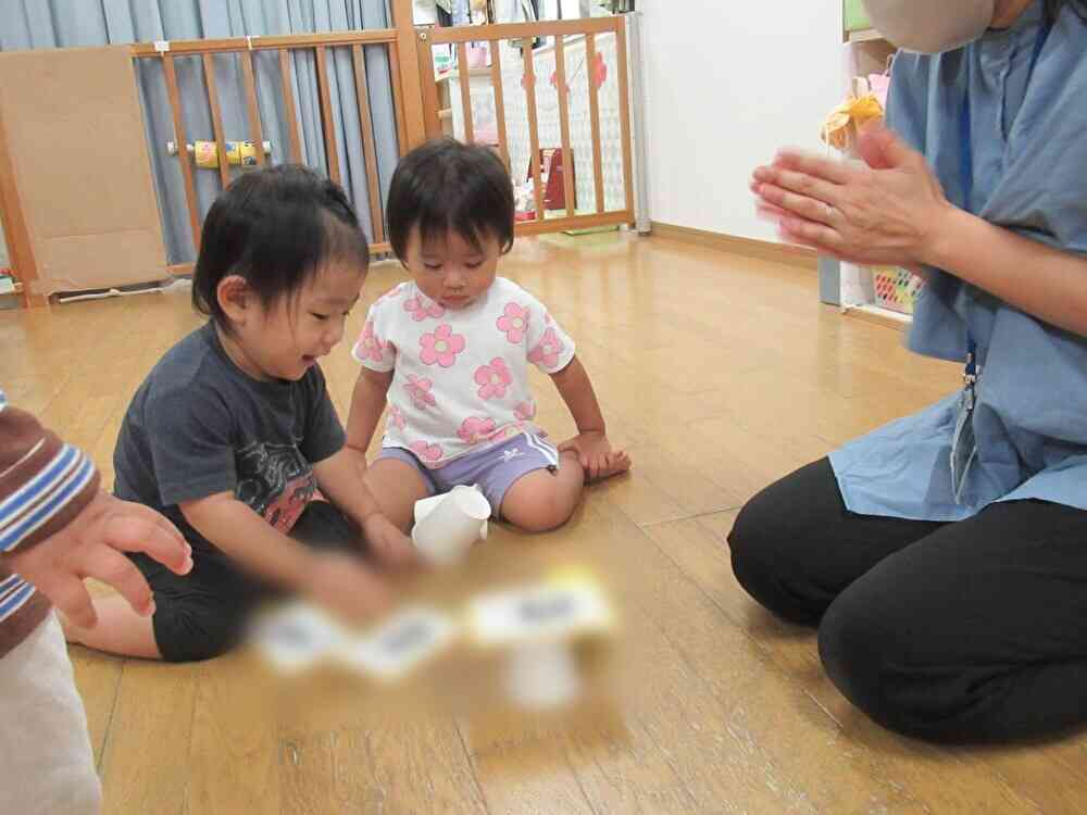 カードボウリングでたくさん倒せていました!