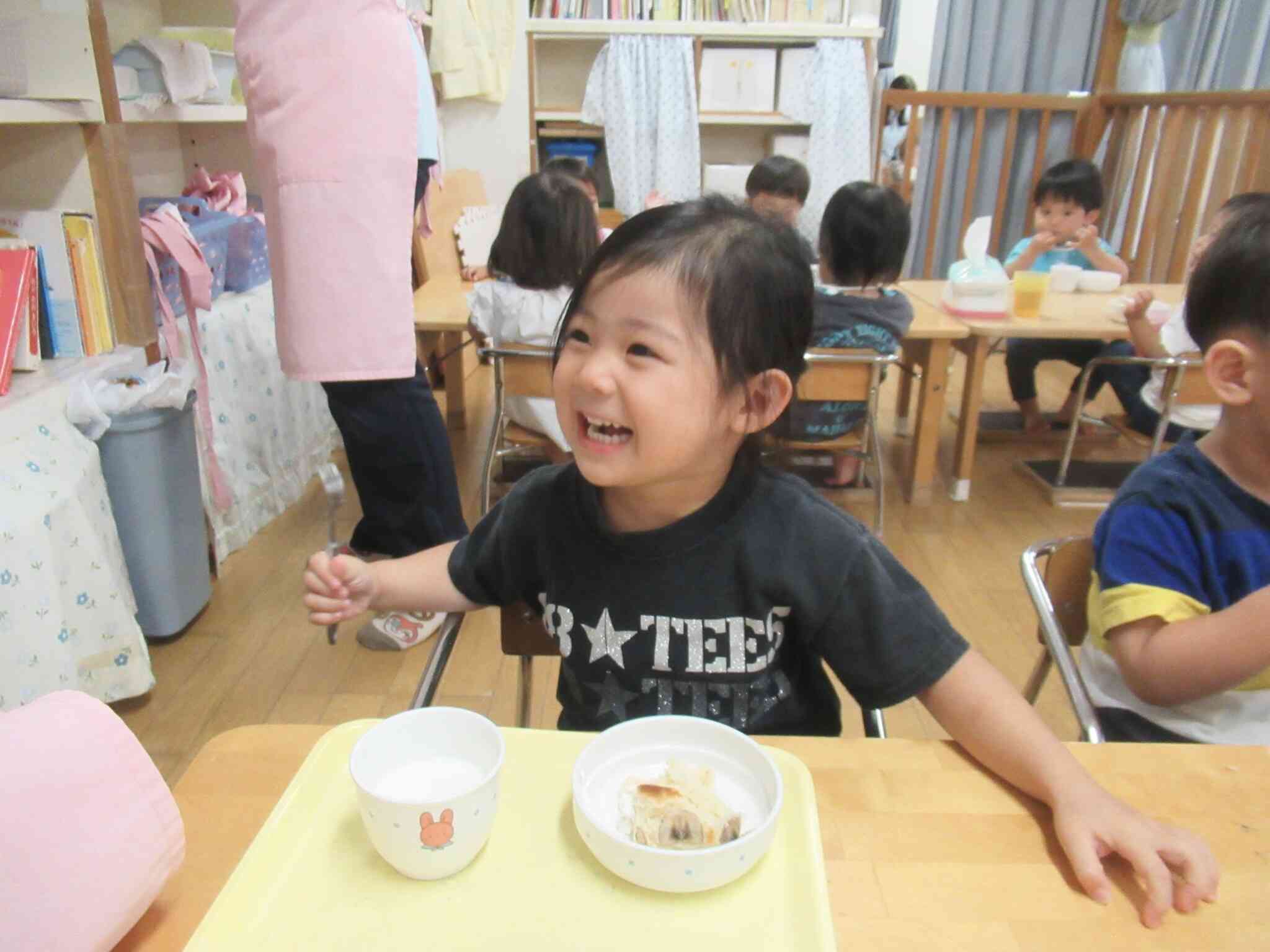 みんなでおやつのケーキを食べました！