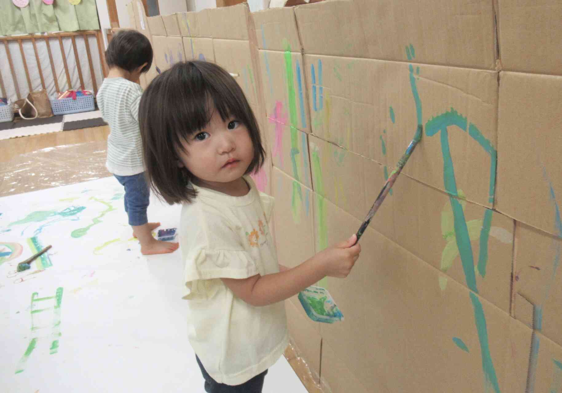 最初は絵の具に触るのが嫌がっていたお友だちも、楽しんでいました!