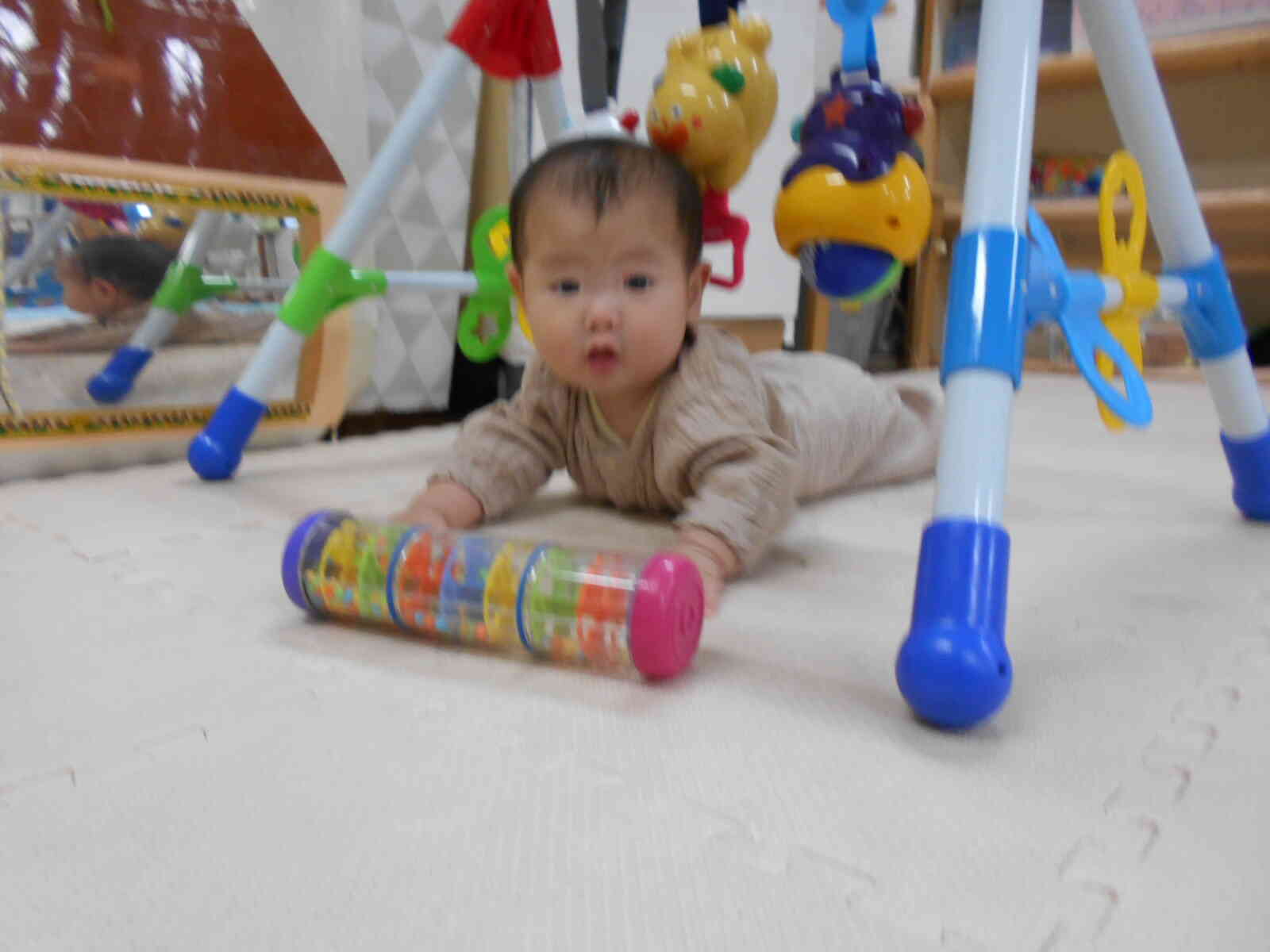 寝返り、寝返り返りもできるようになったよ