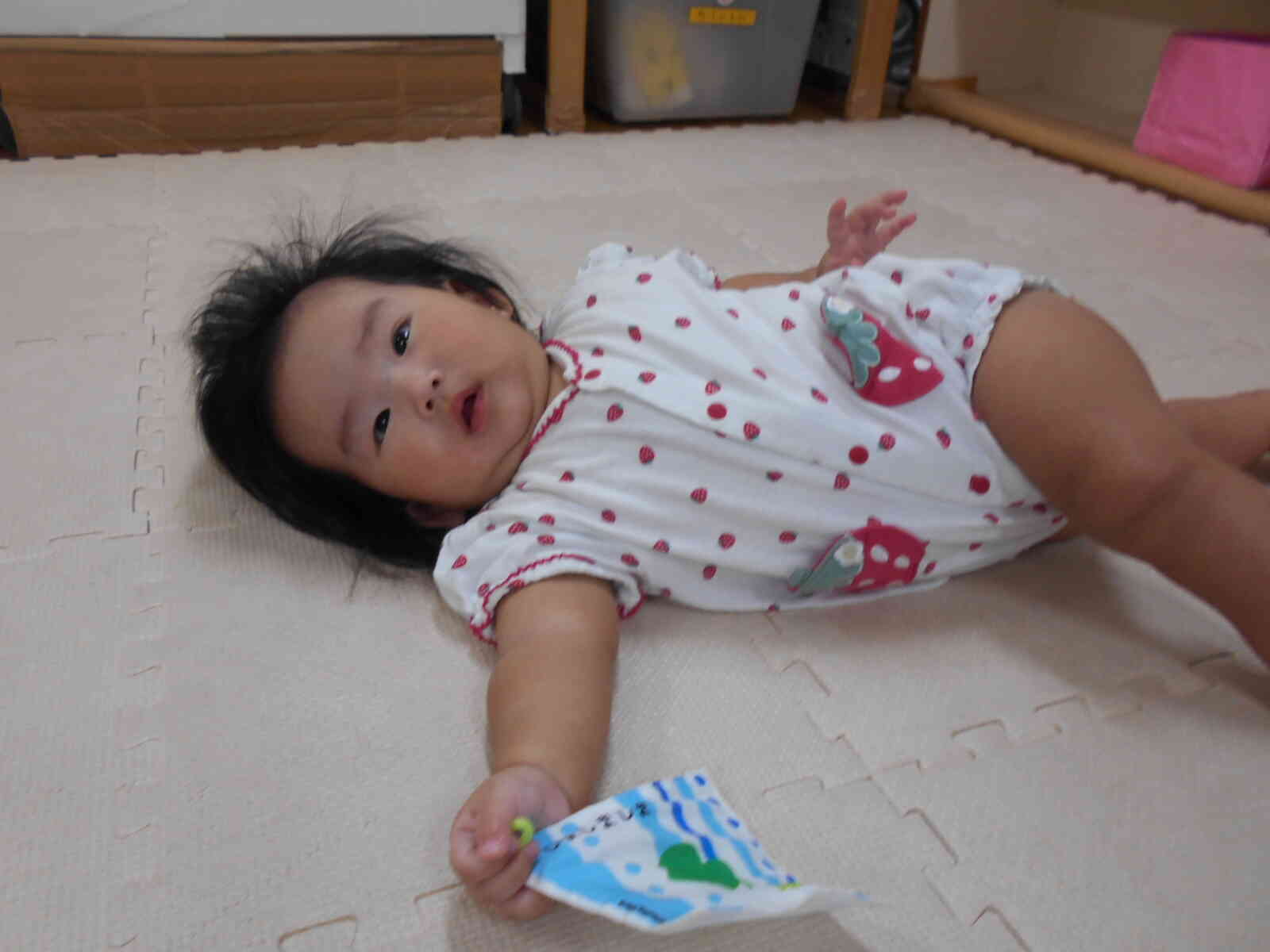 ０歳児(うさぎ組)室内遊び