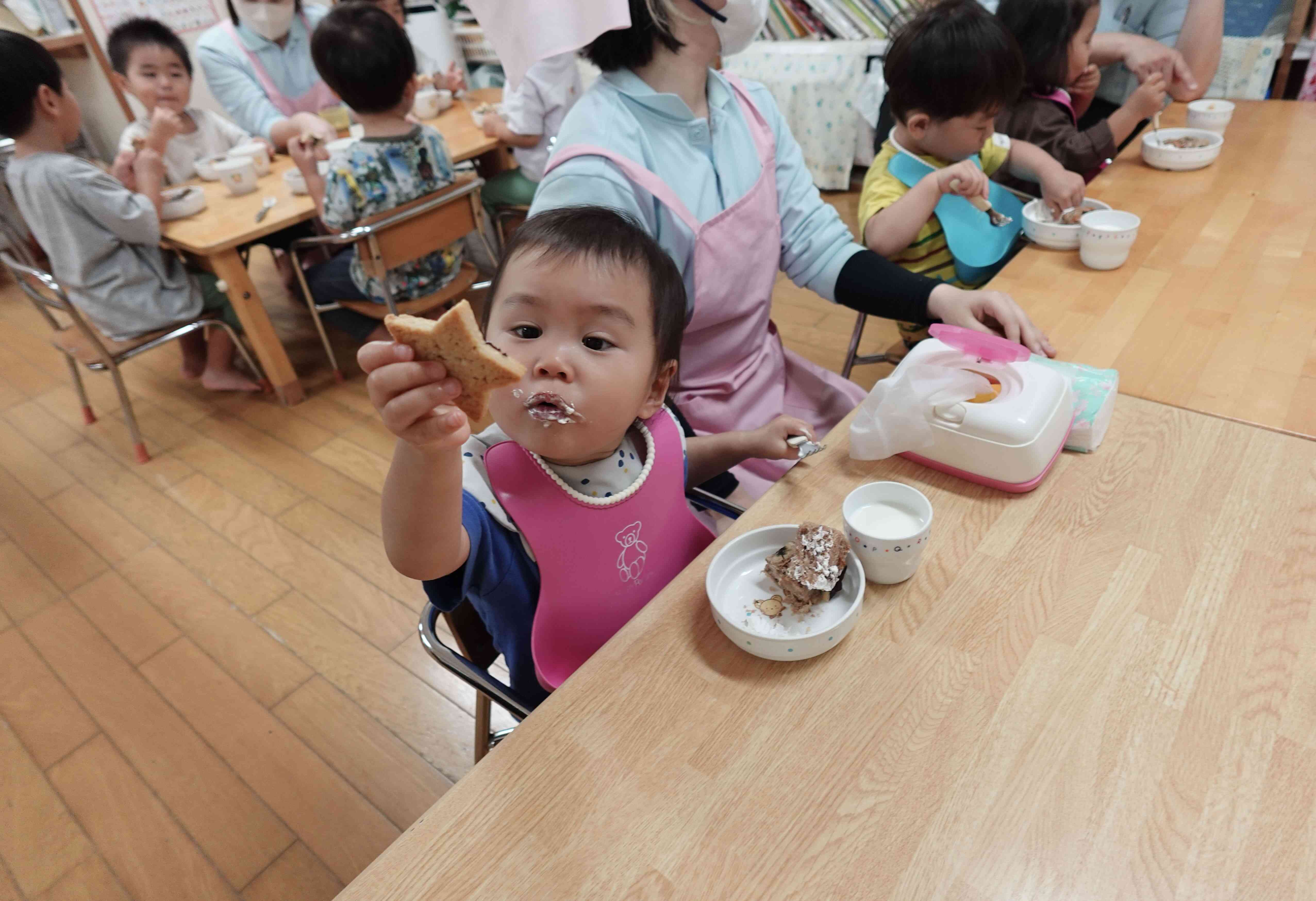 「クッキー美味しそう！見せてー！」と言ったら見せてくれました！