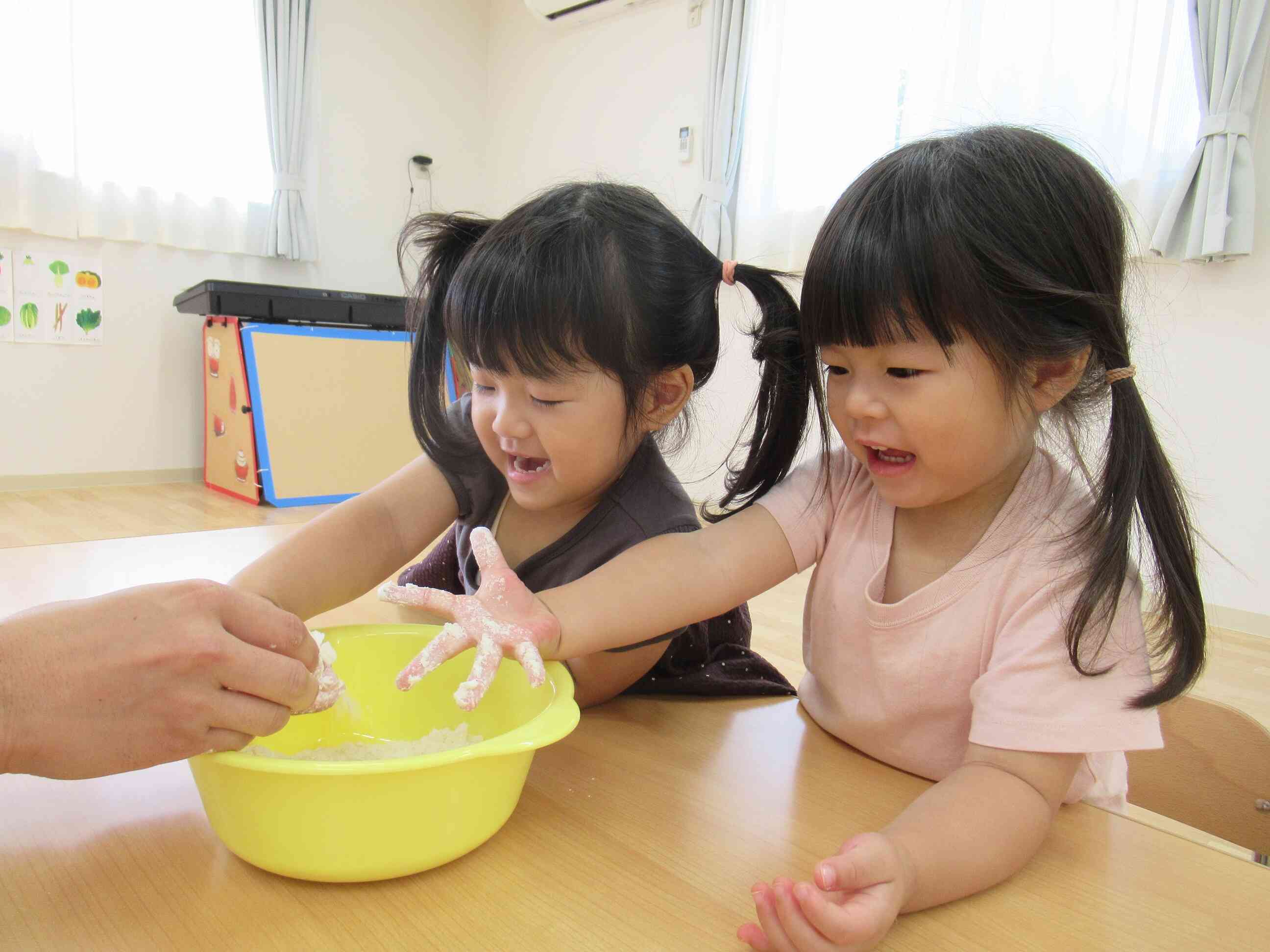 小麦粉粘土遊び