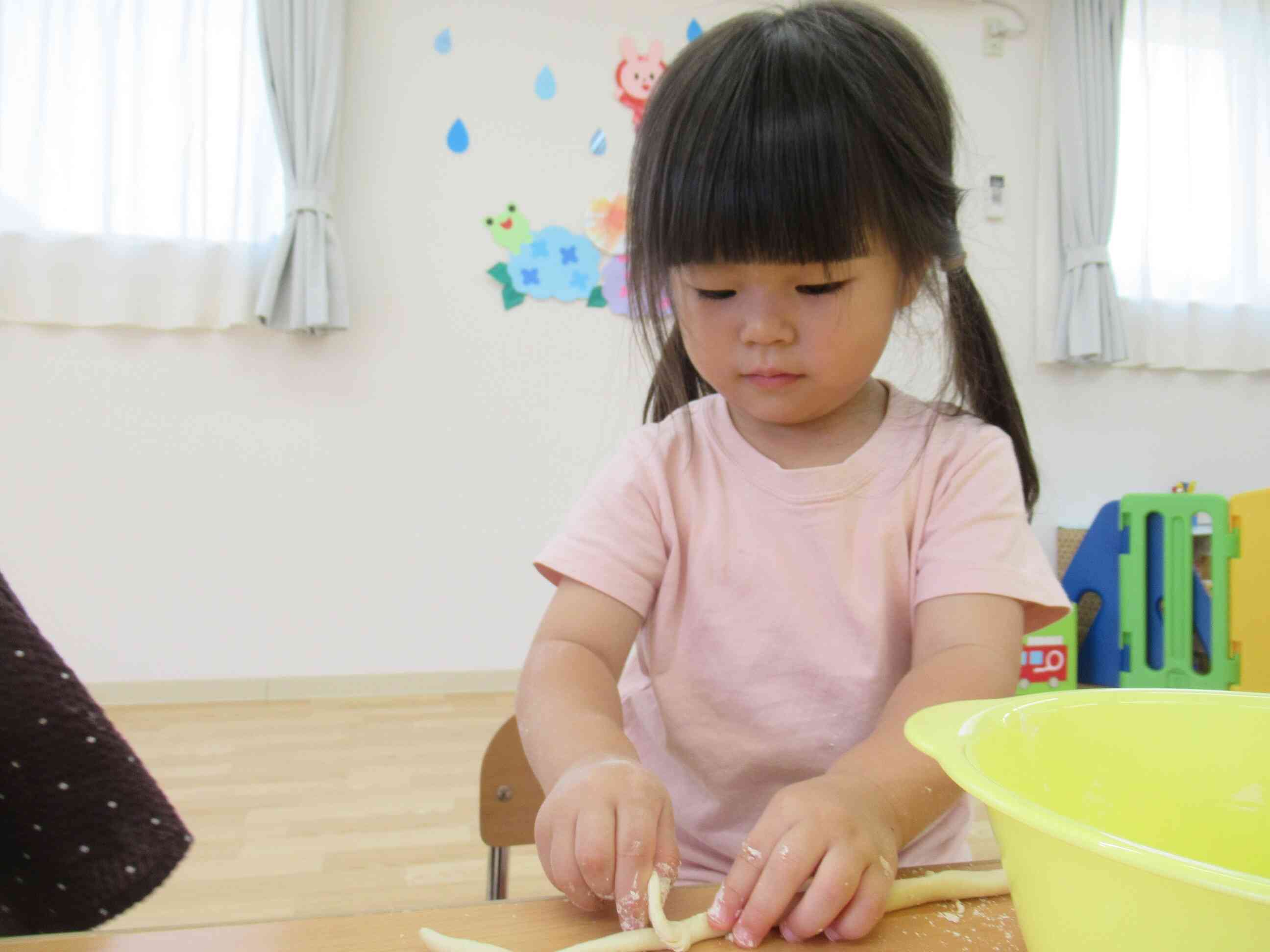 包丁でトントン　きれるかな