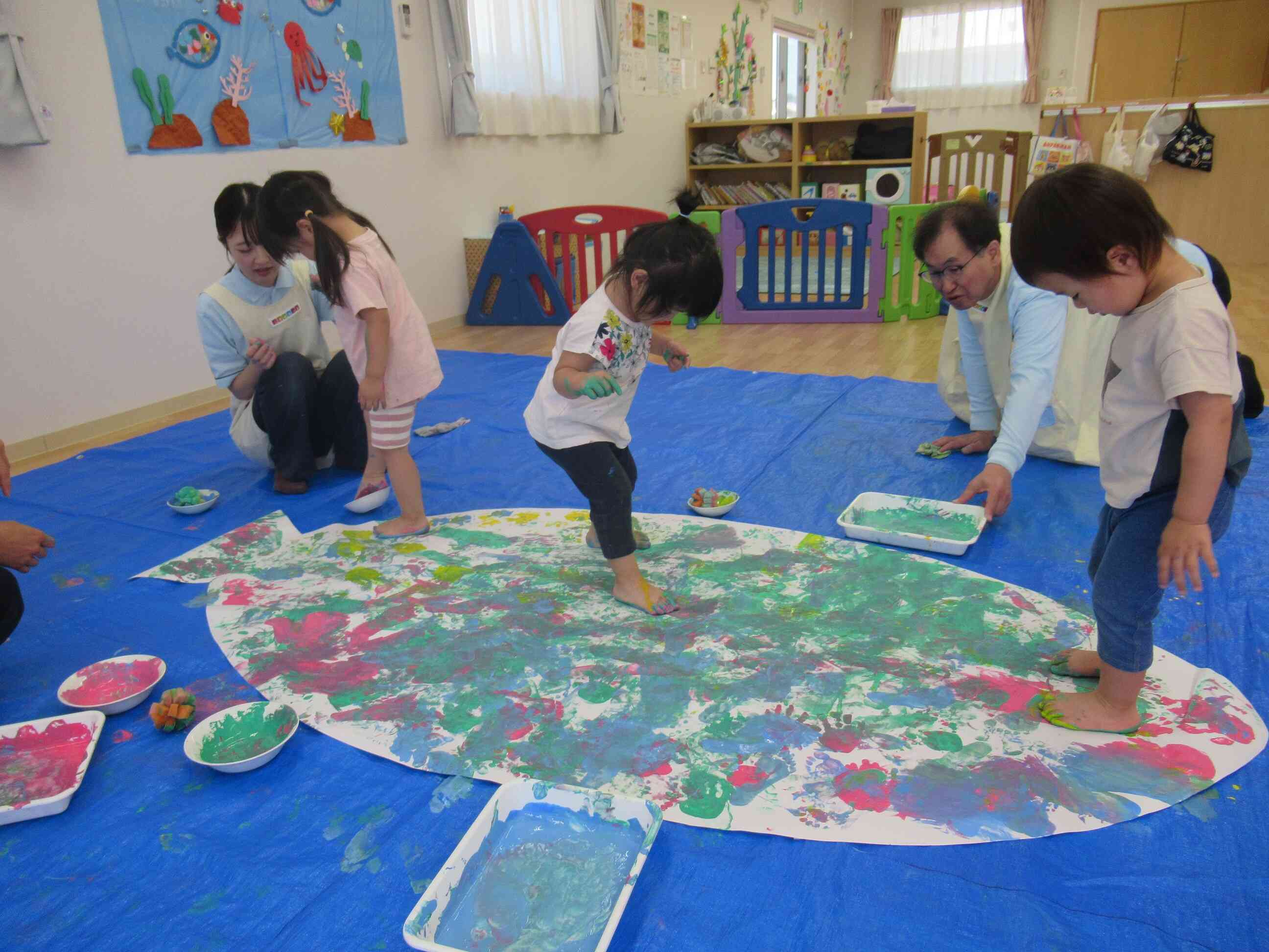 絵の具遊び